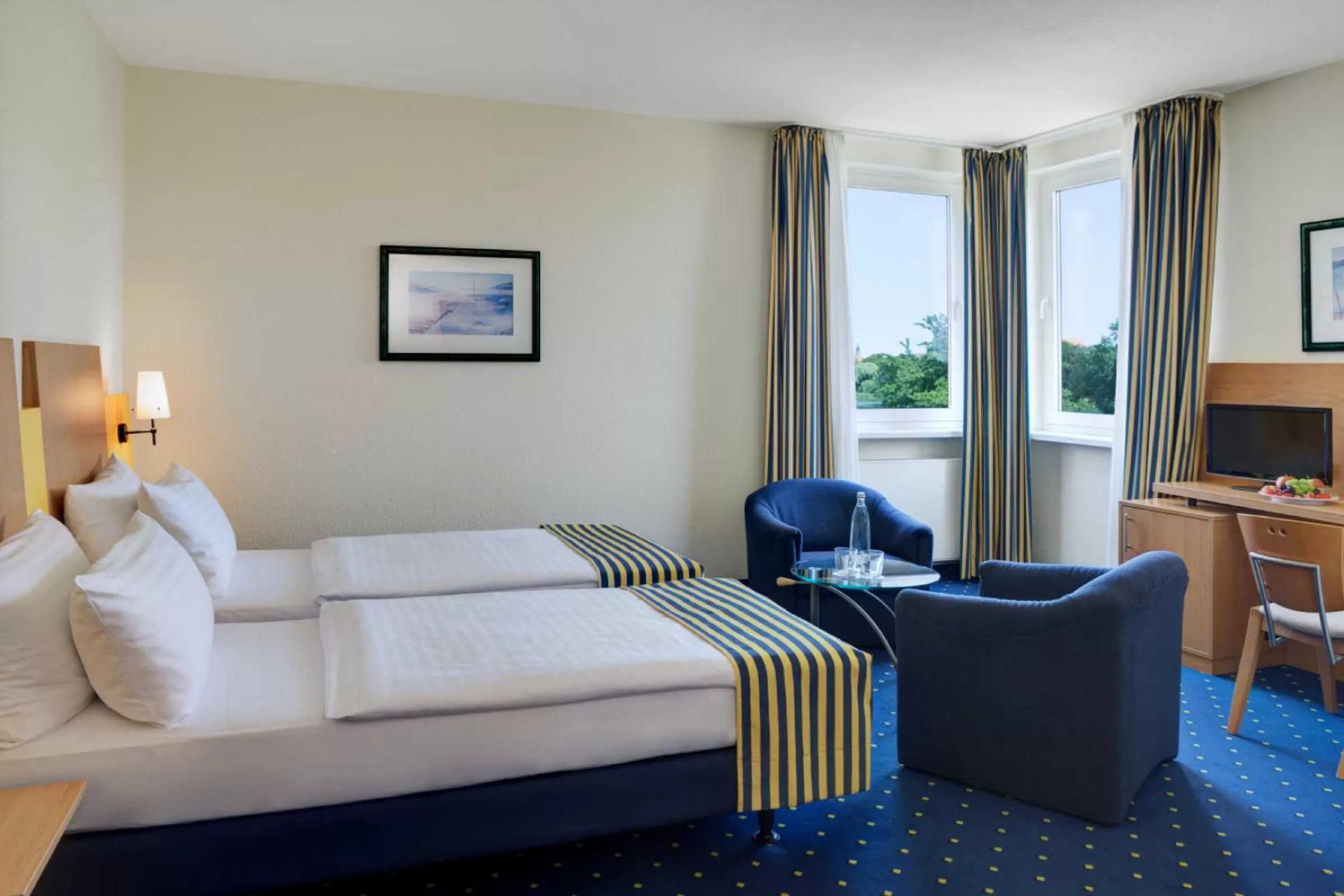 Photo of the whole room, Bed in IntercityHotel Stralsund