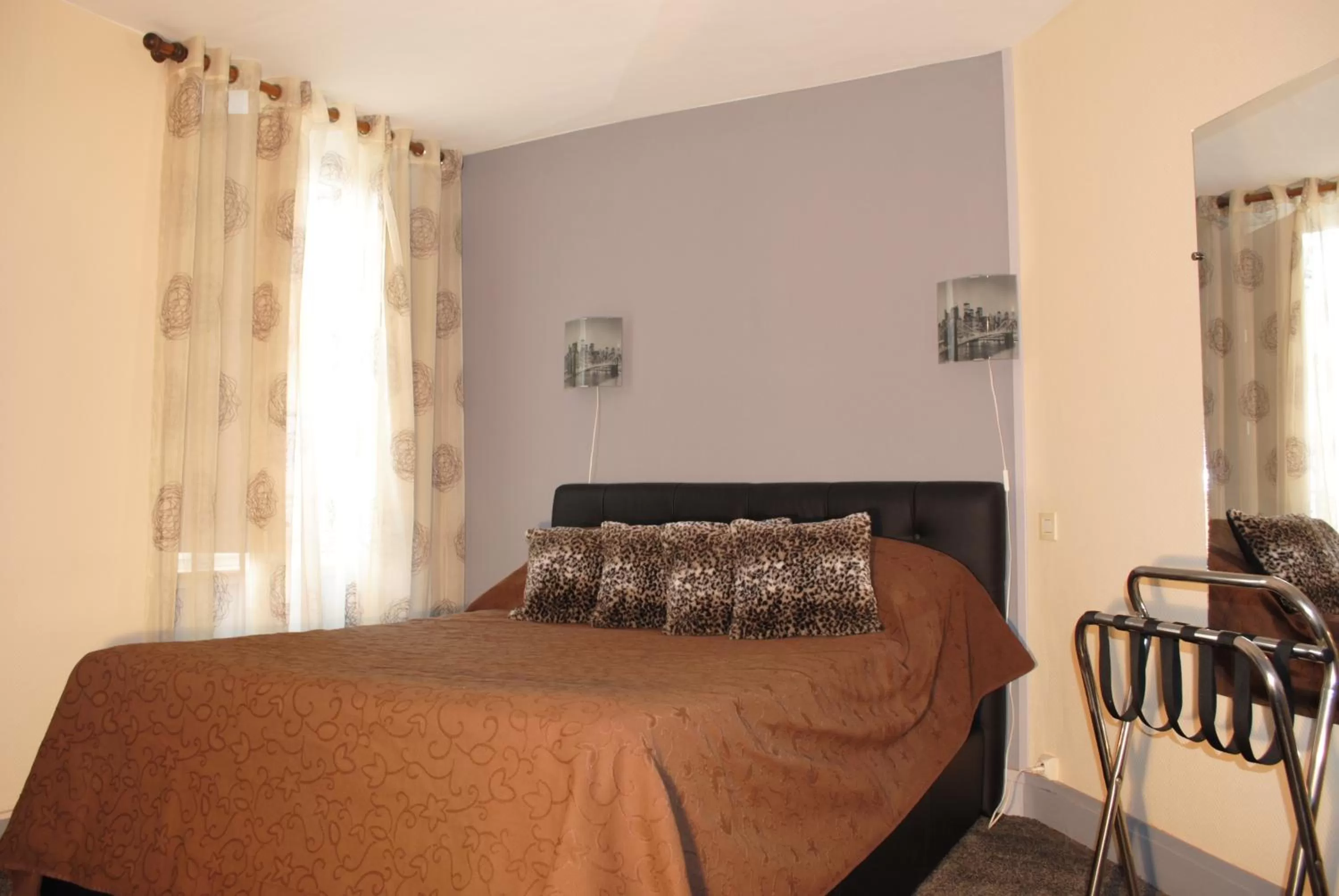 Bed in Taverne de la paix