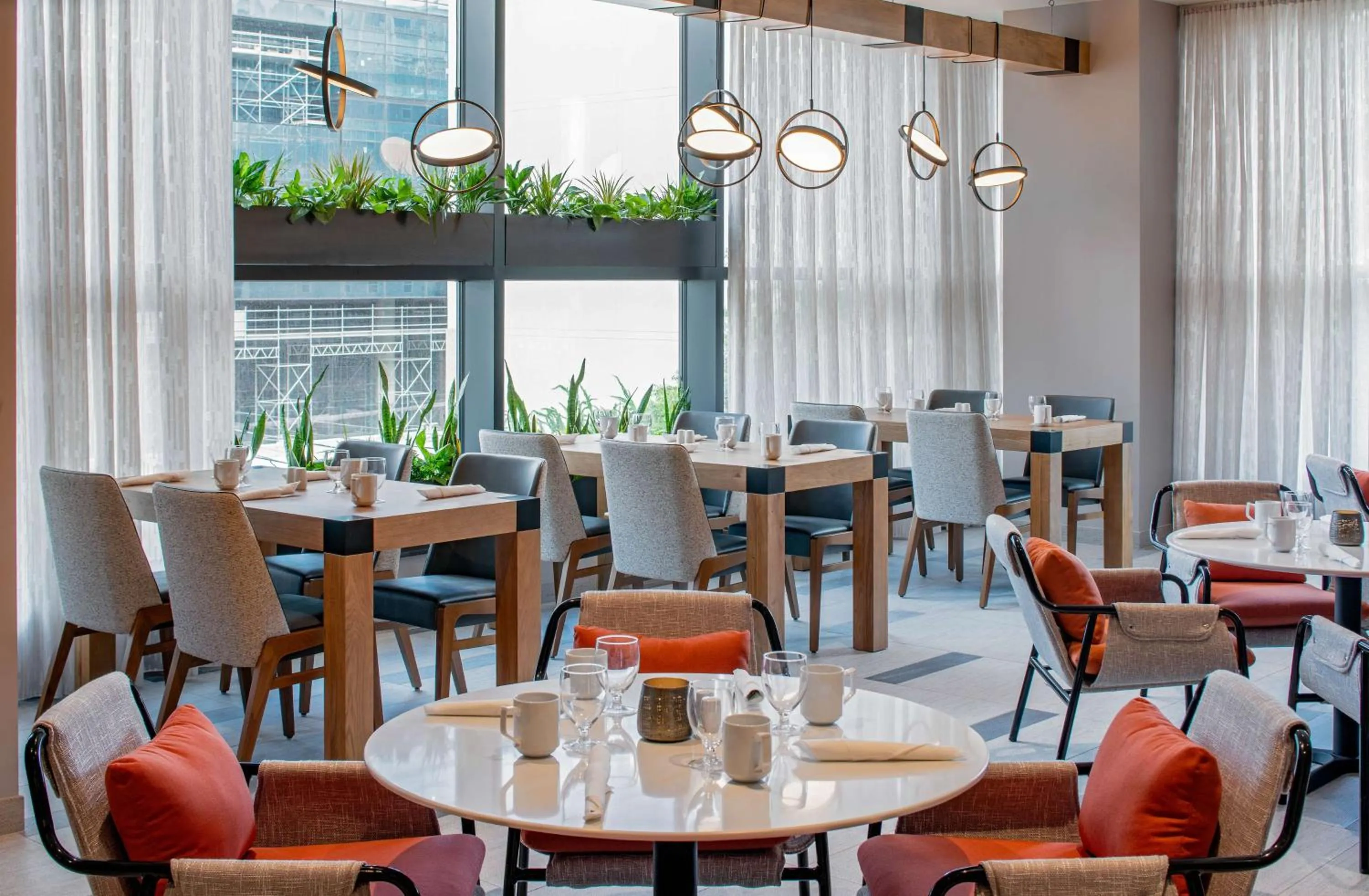 Dining area in Hilton Garden Inn Austin University Capitol District