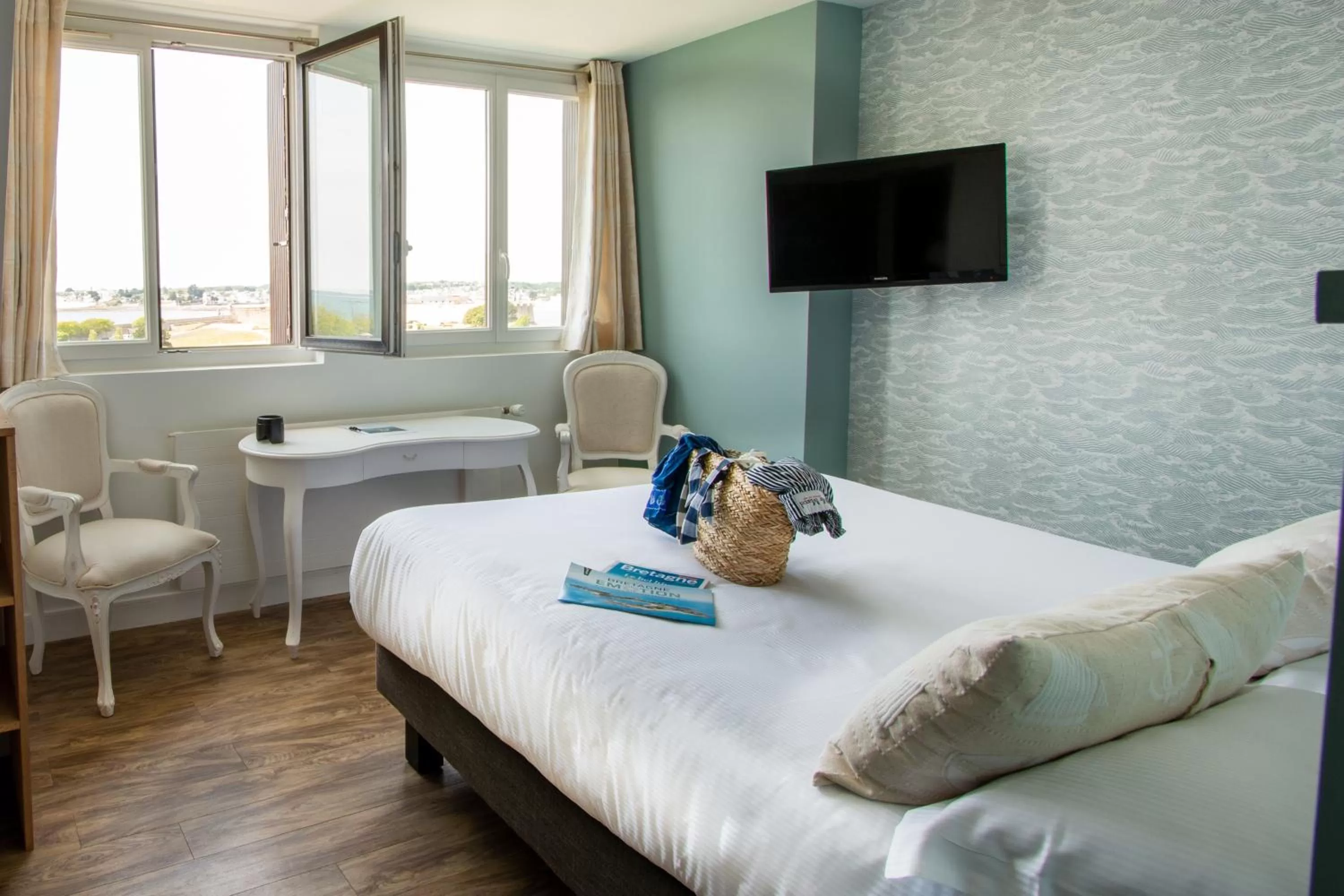 Landmark view, Bed in Hôtel Spa De La Citadelle Lorient