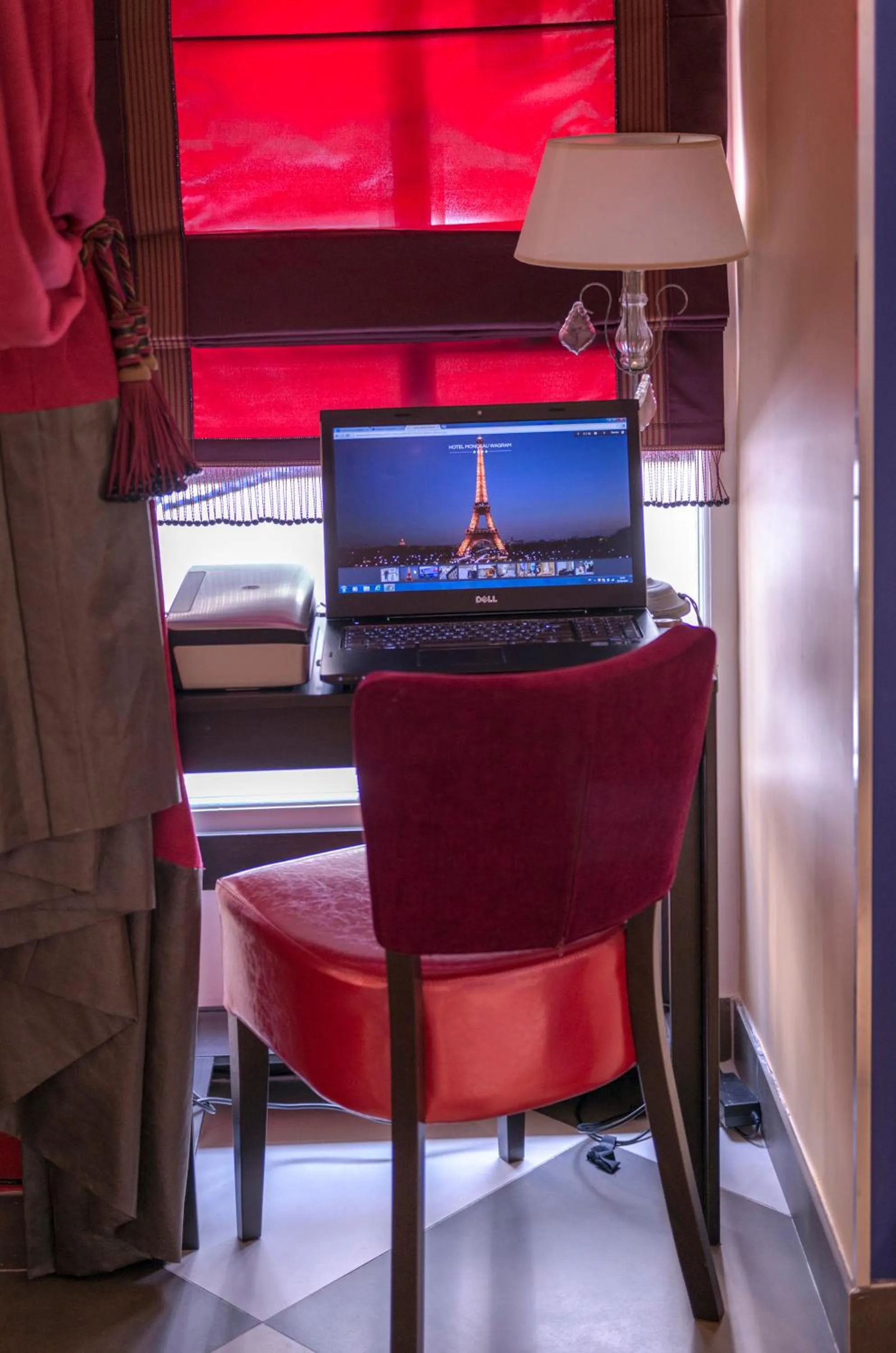 Seating area in Hotel Monceau Wagram
