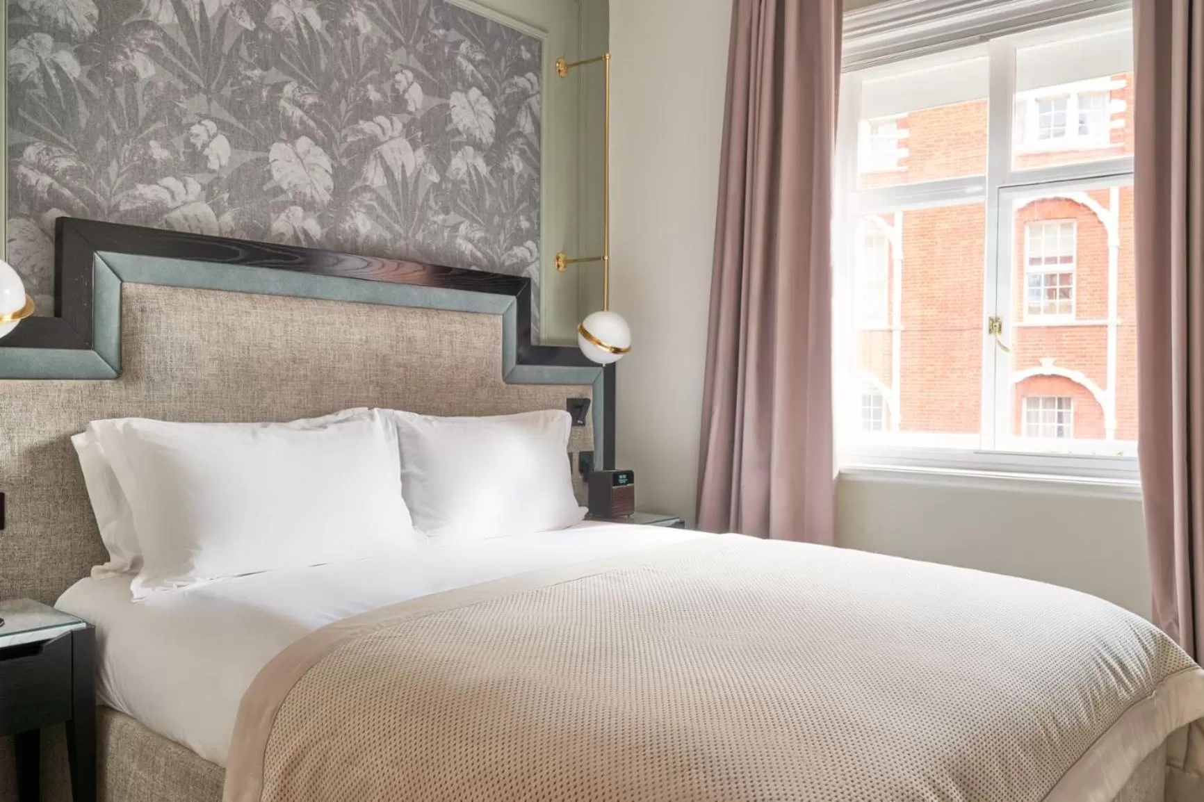 Bedroom, Bed in 11 Cadogan Gardens and The Apartments by Iconic Luxury Hotels
