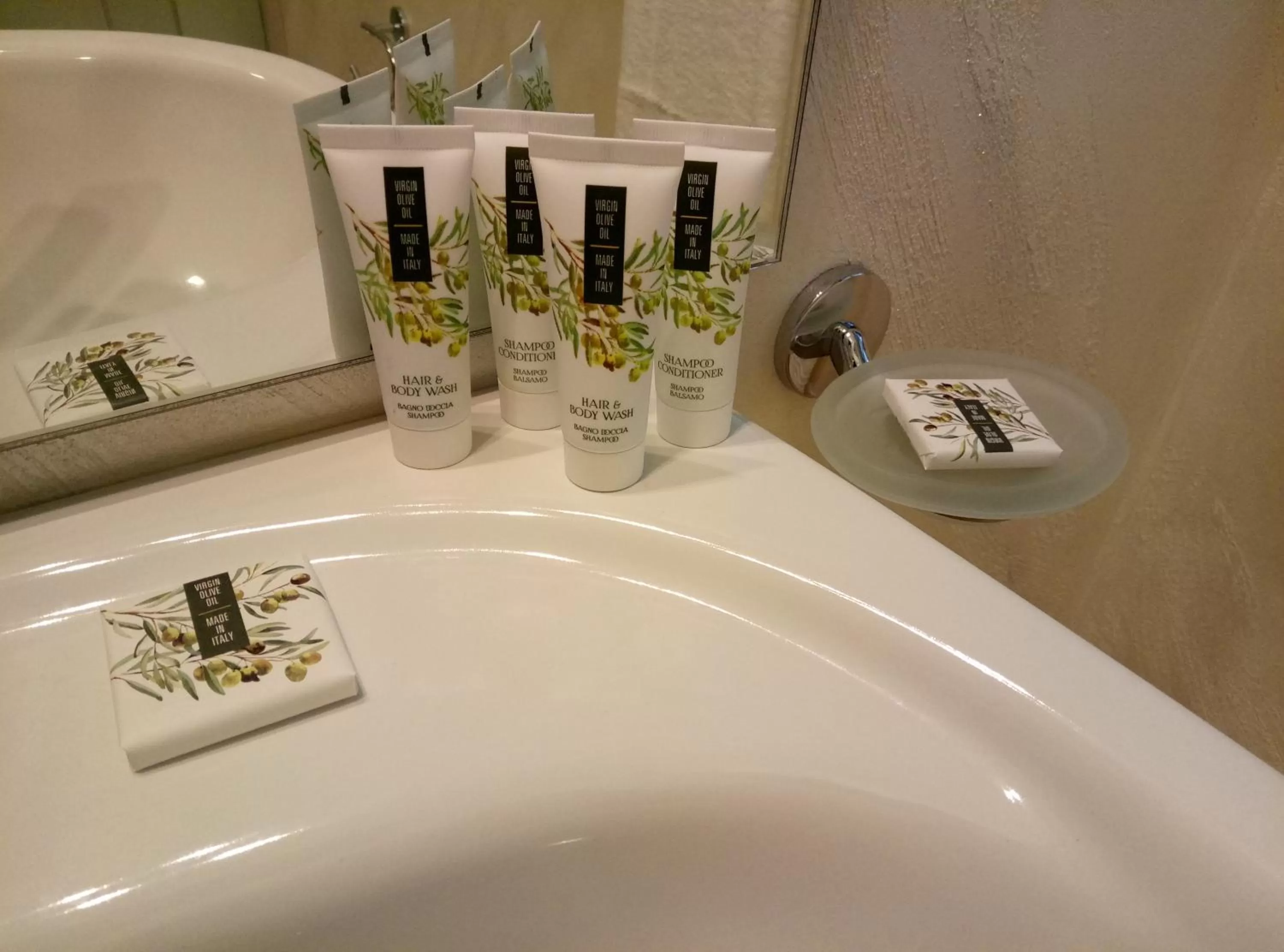 Bathroom in Moonlight Hotel&Suites