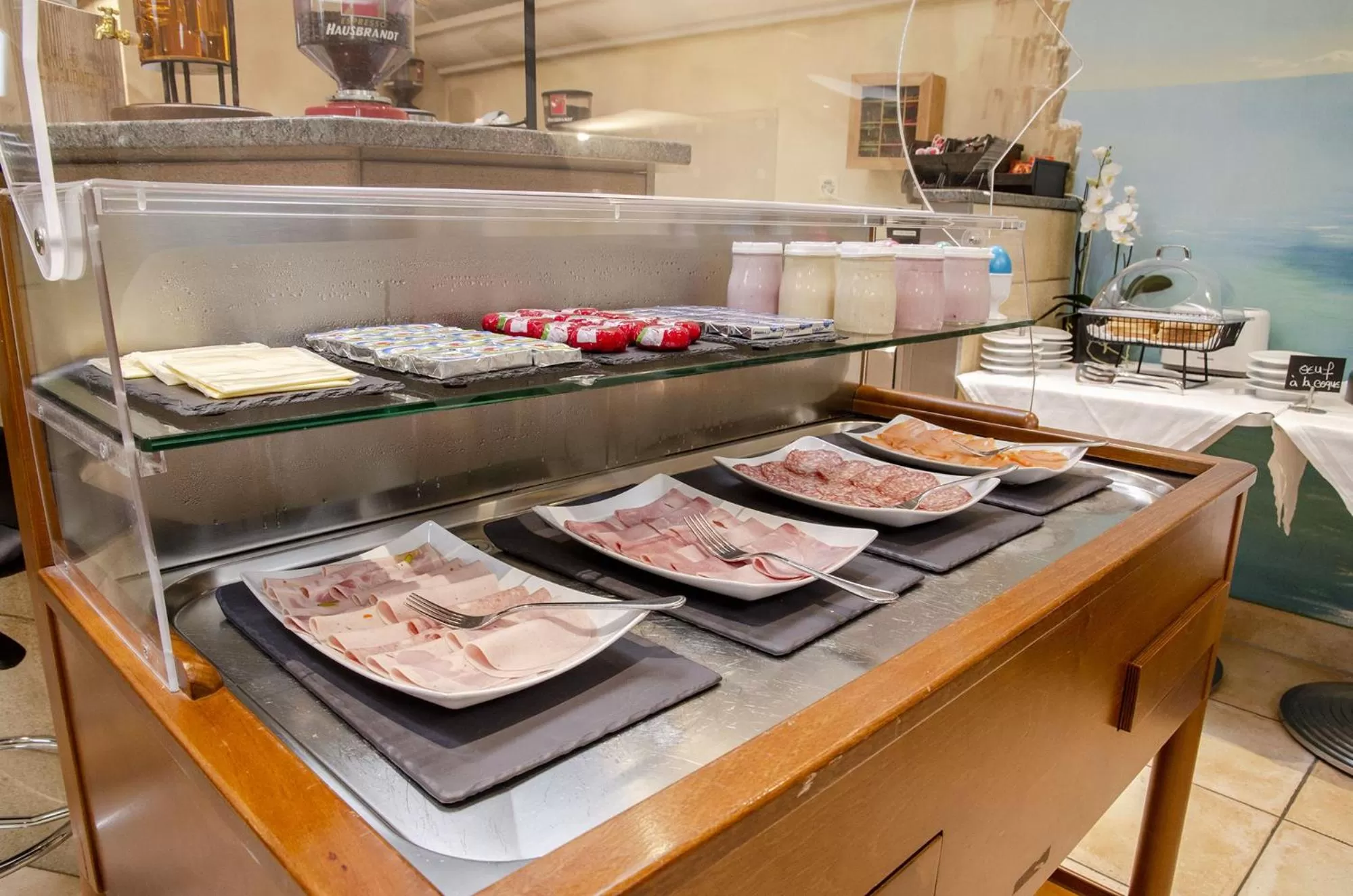 Buffet breakfast in Hotel du Faucon