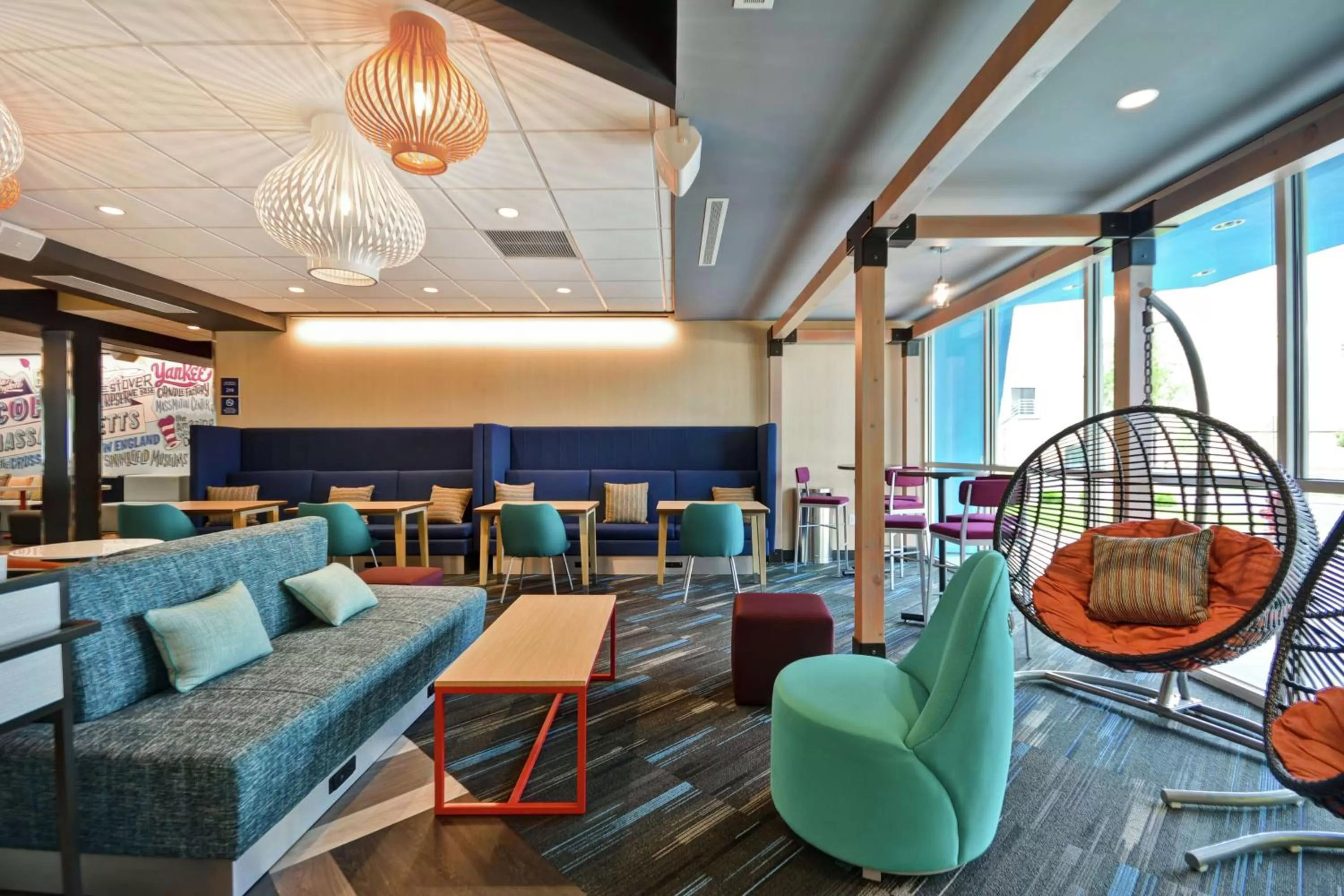 Lobby or reception in Tru By Hilton Chicopee Springfield