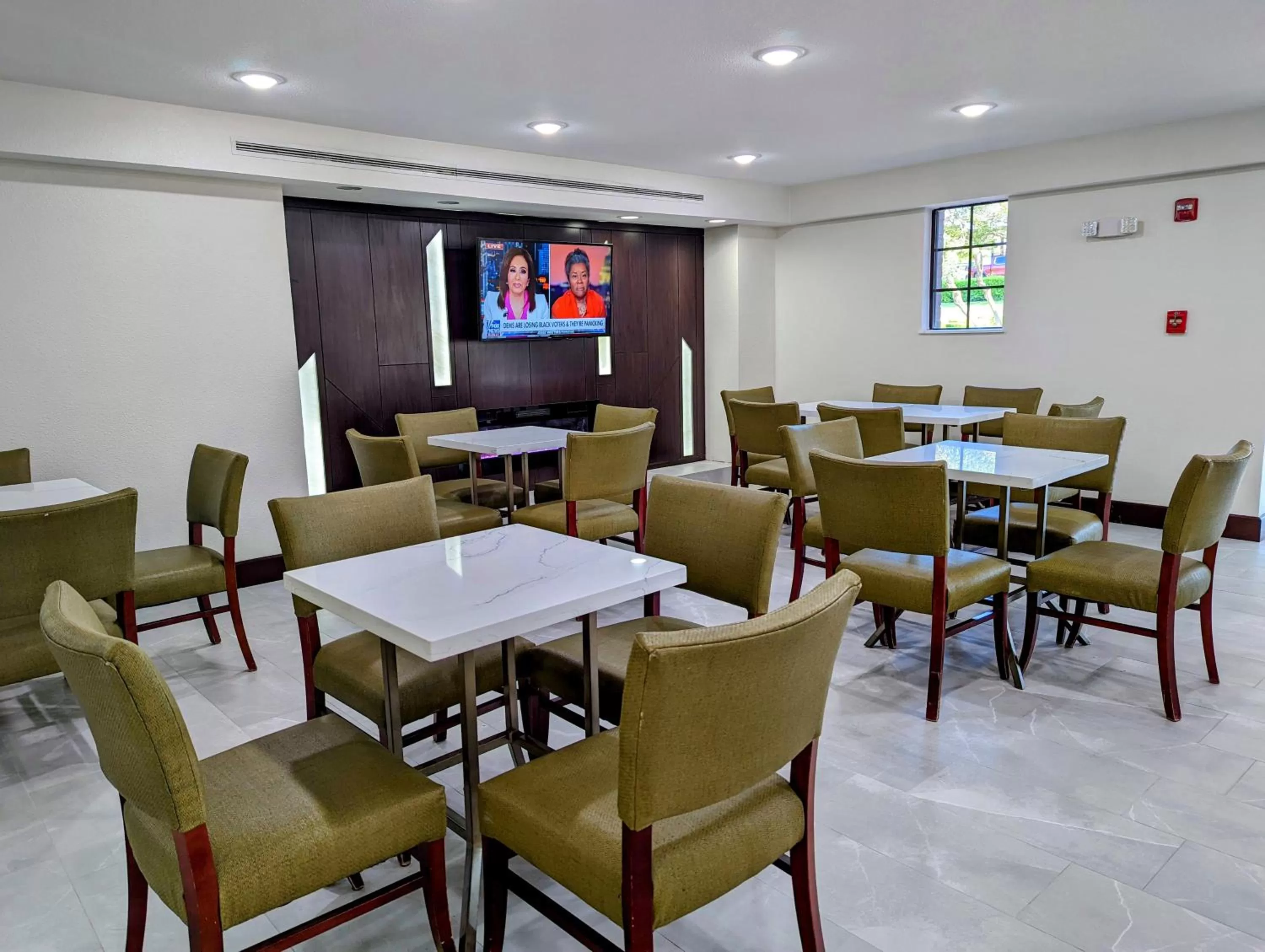 Breakfast in La Quinta Inn by Wyndham Temple