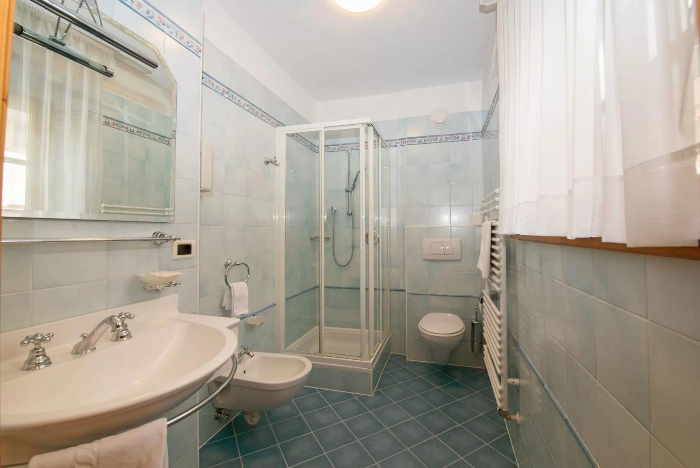 Shower in Santeshotel