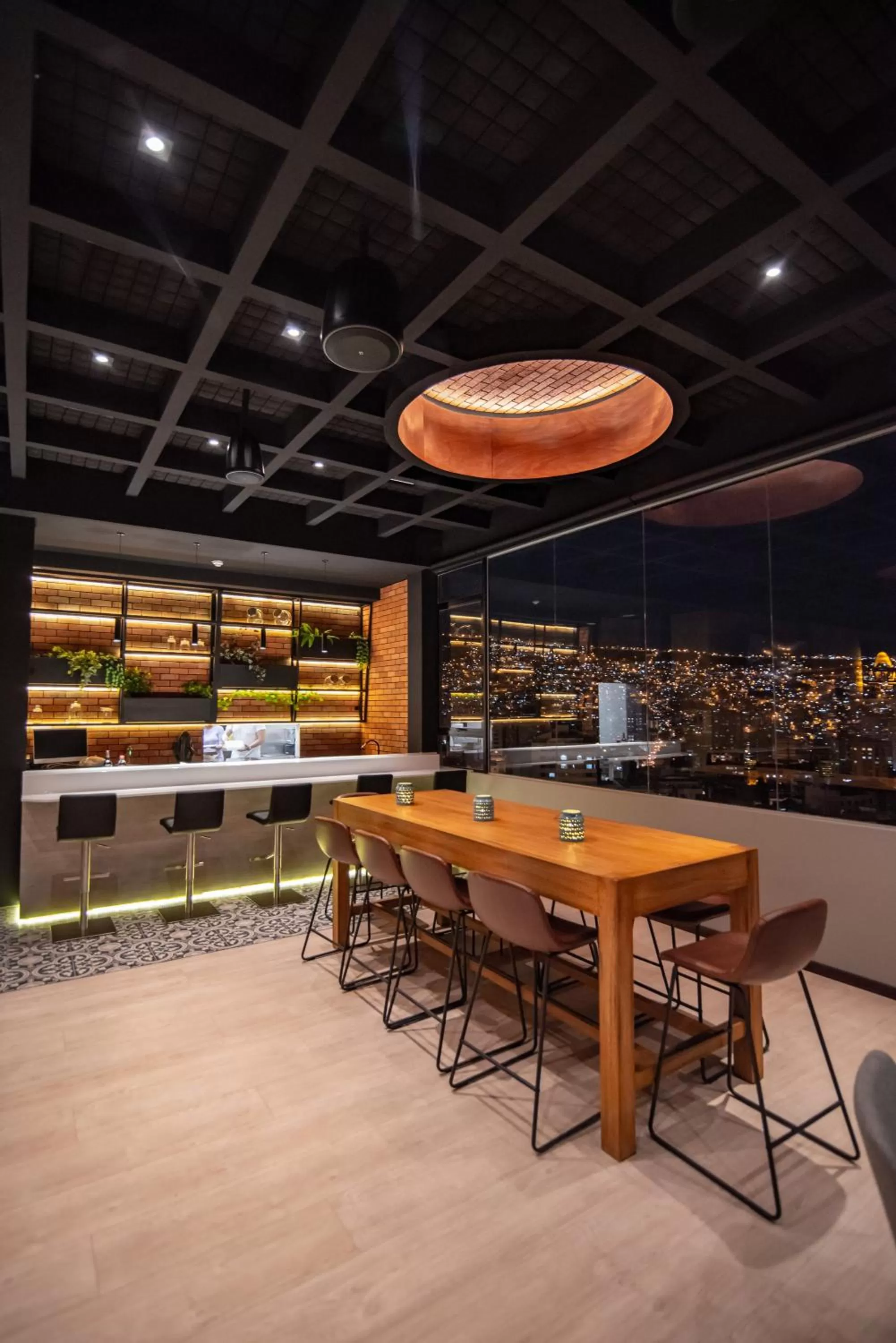 Restaurant/places to eat in Mitru Express Hotel