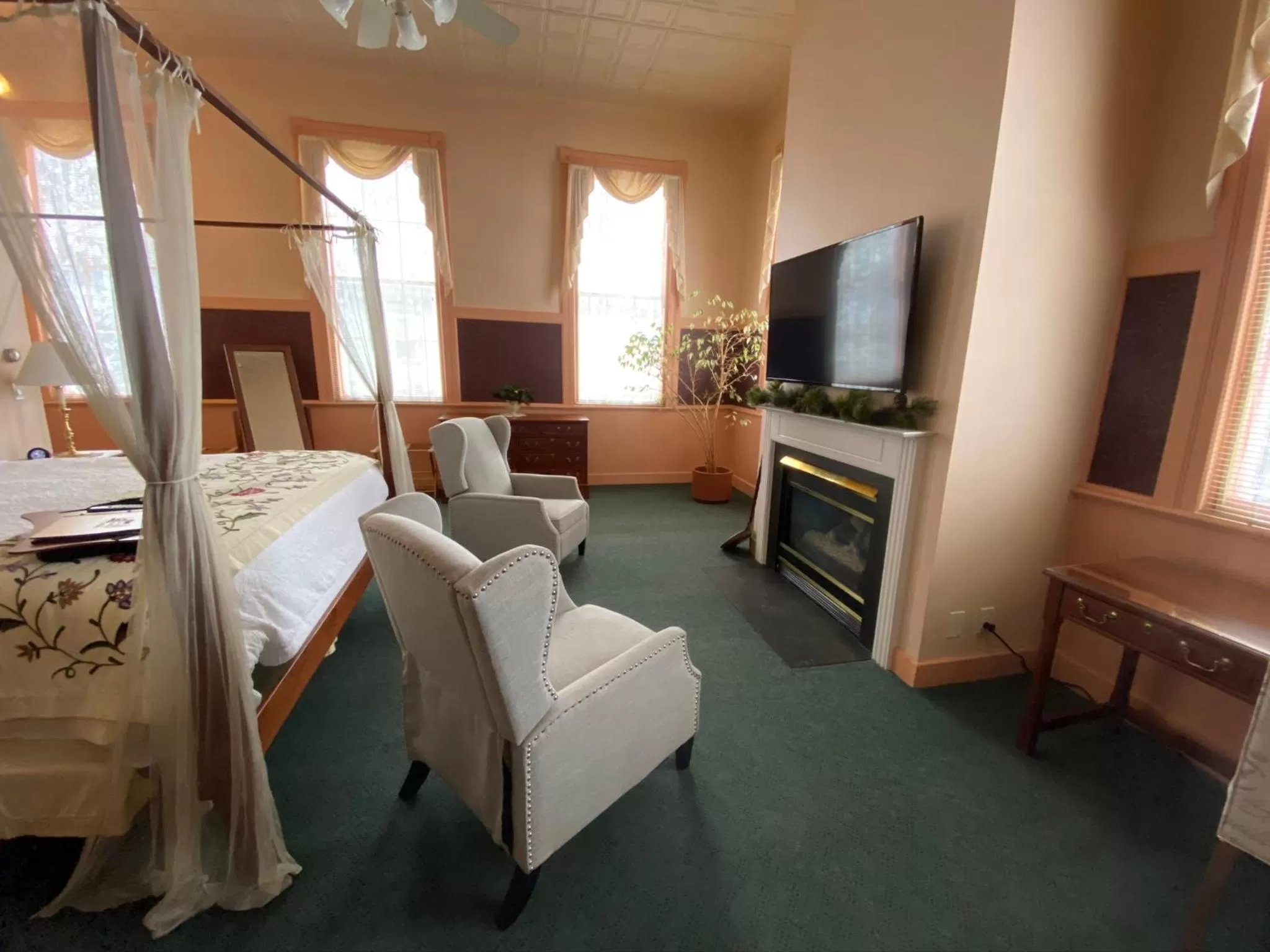 TV and multimedia, Bed in Chambery Inn