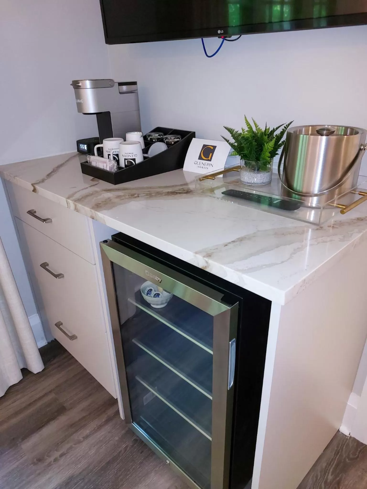 Coffee/tea facilities in The Glenerin Inn