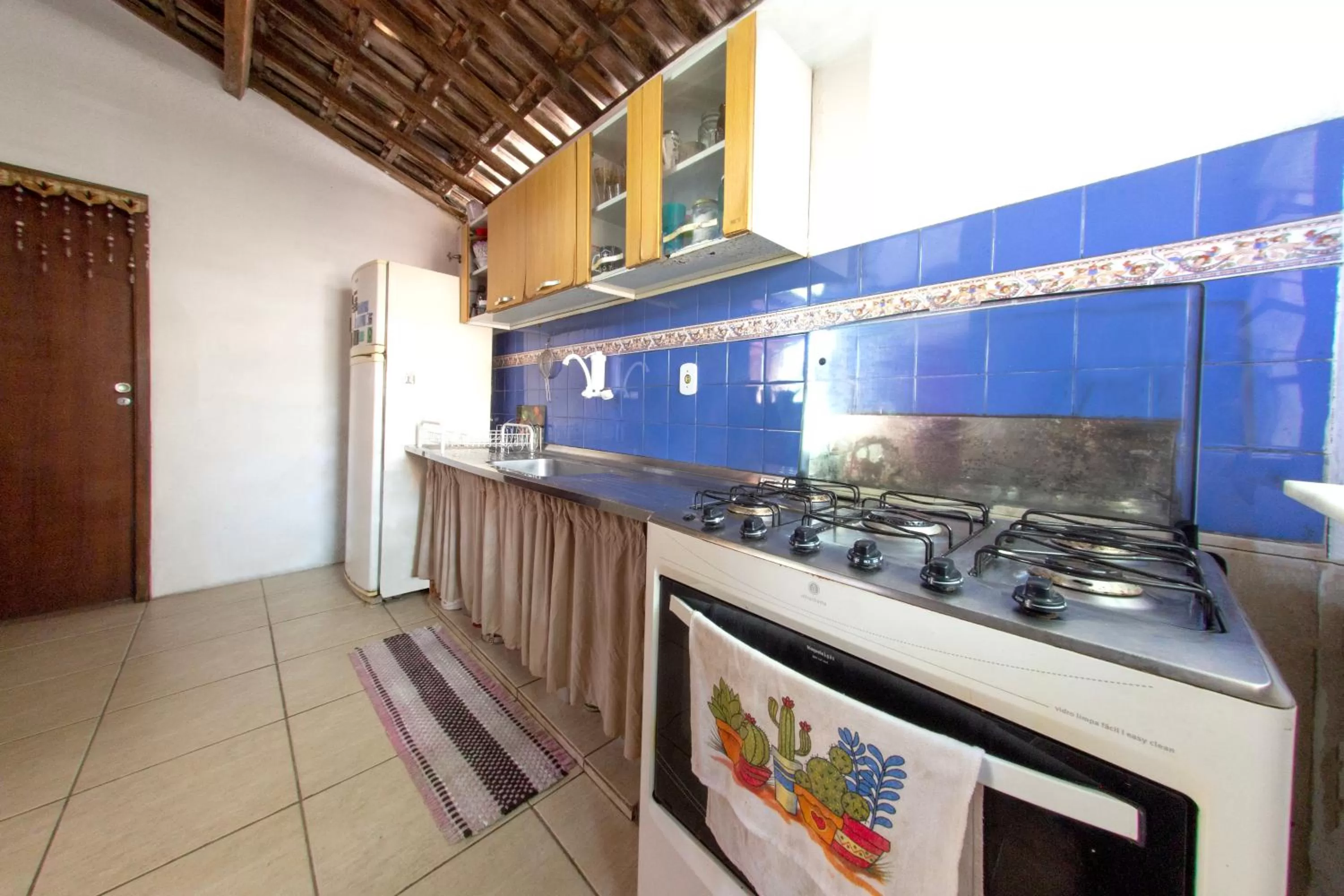 Communal kitchen, Kitchen/Kitchenette in Casa em meio a natureza - Ideal para casal