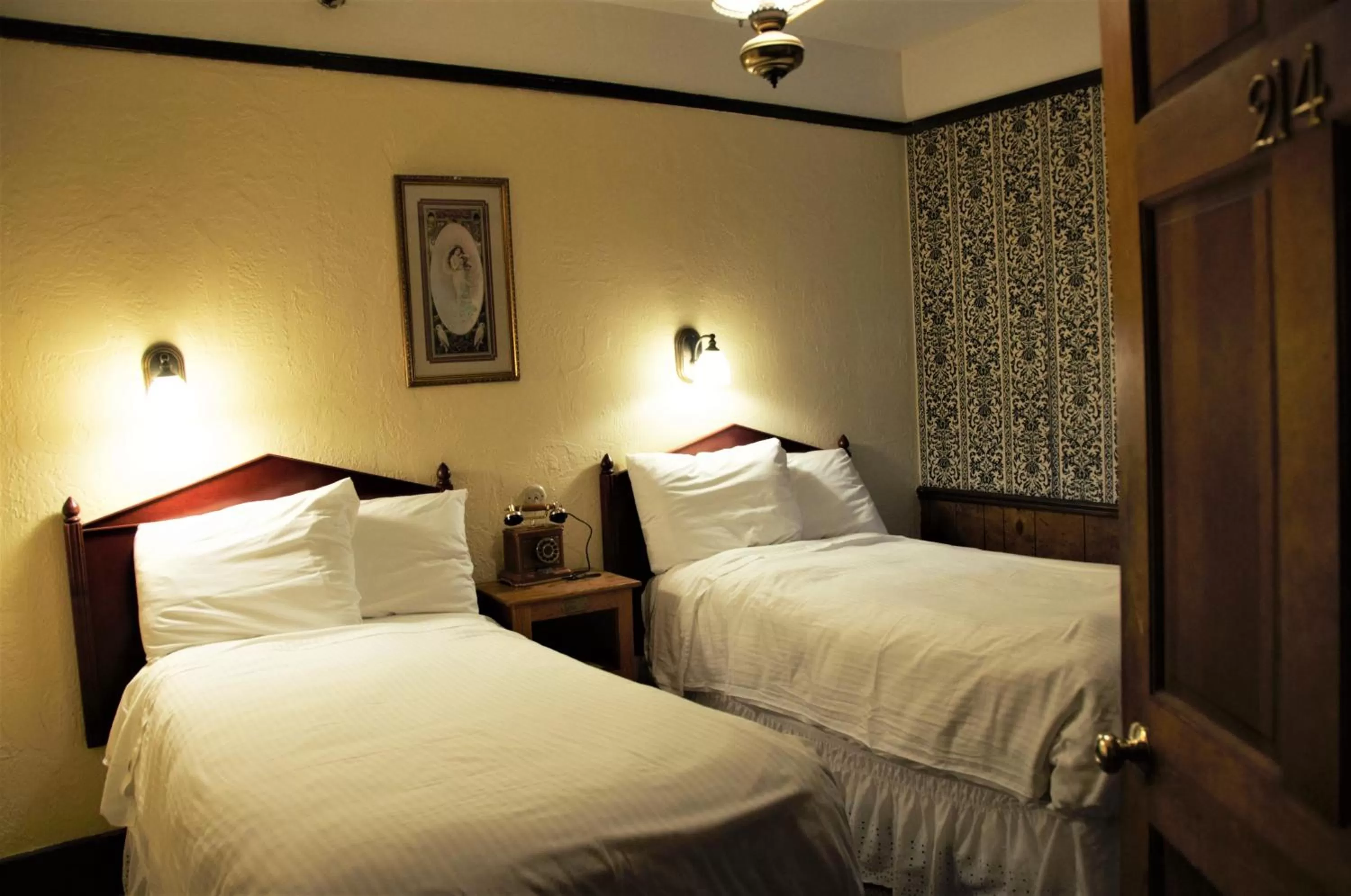 Alaskan Hotel and Bar