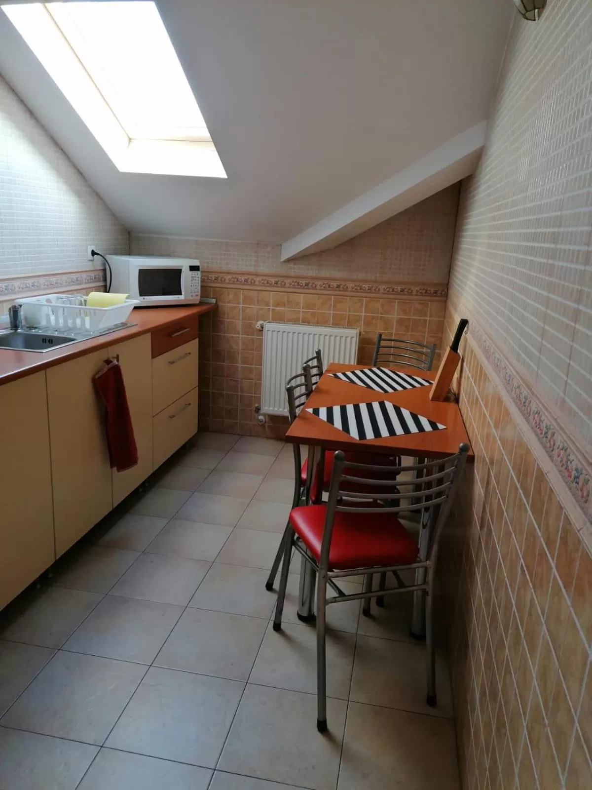 Kitchen or kitchenette, Dining Area in Villa Edera Residence - Gazda Profesionista
