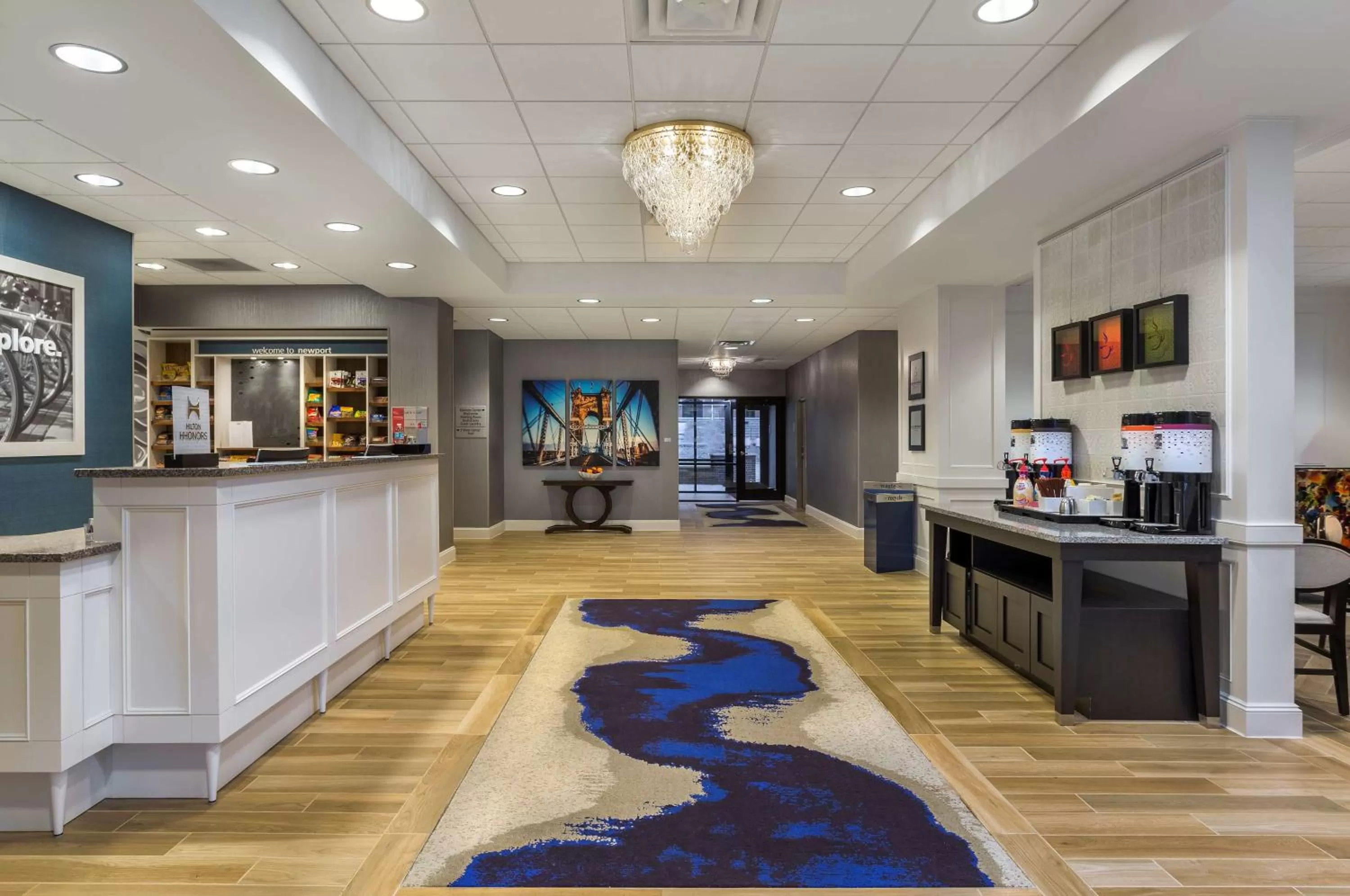 Lobby or reception in Hampton Inn & Suites Newport/Cincinnati, KY