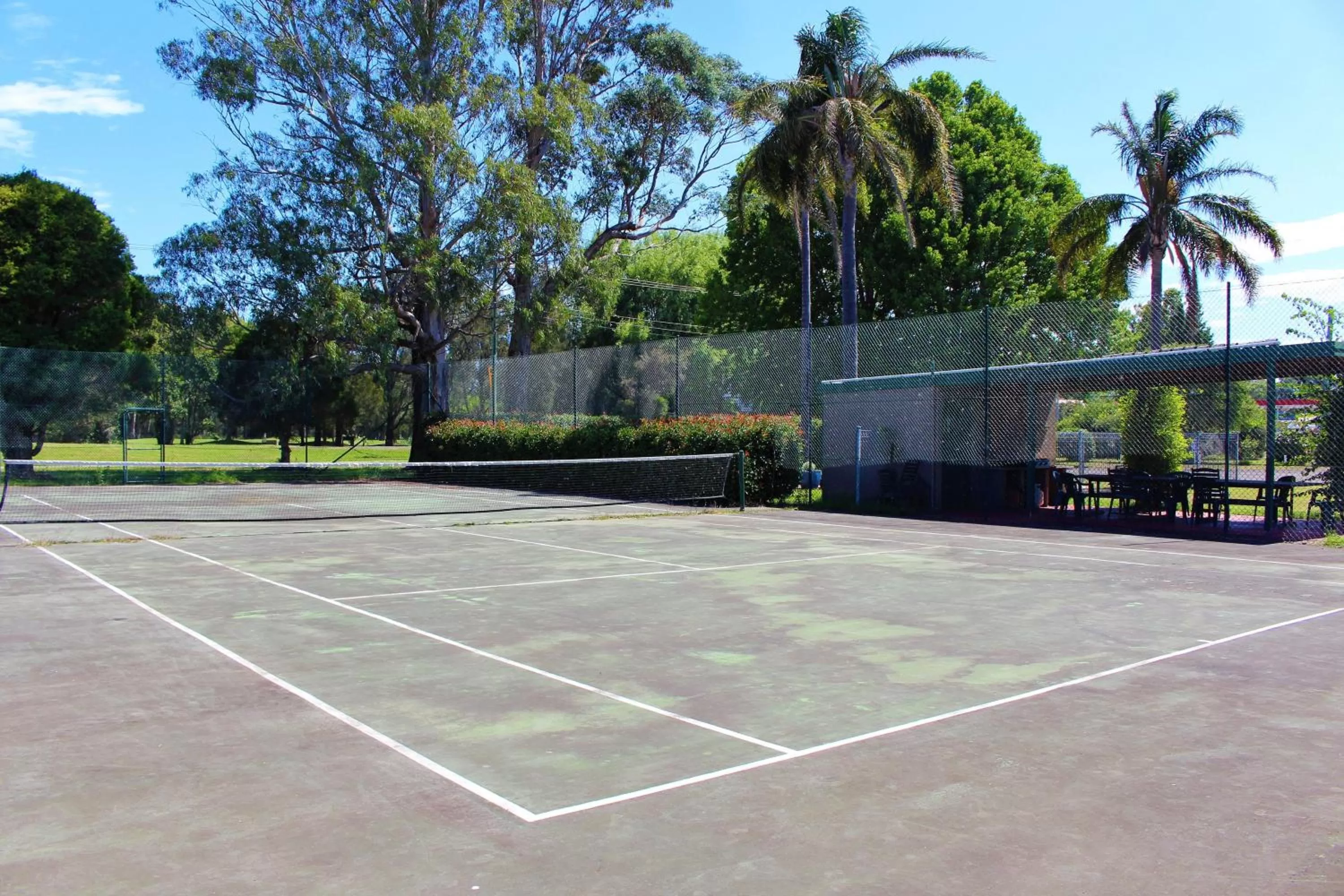 Tennis court in Hive Hotel, Moruya