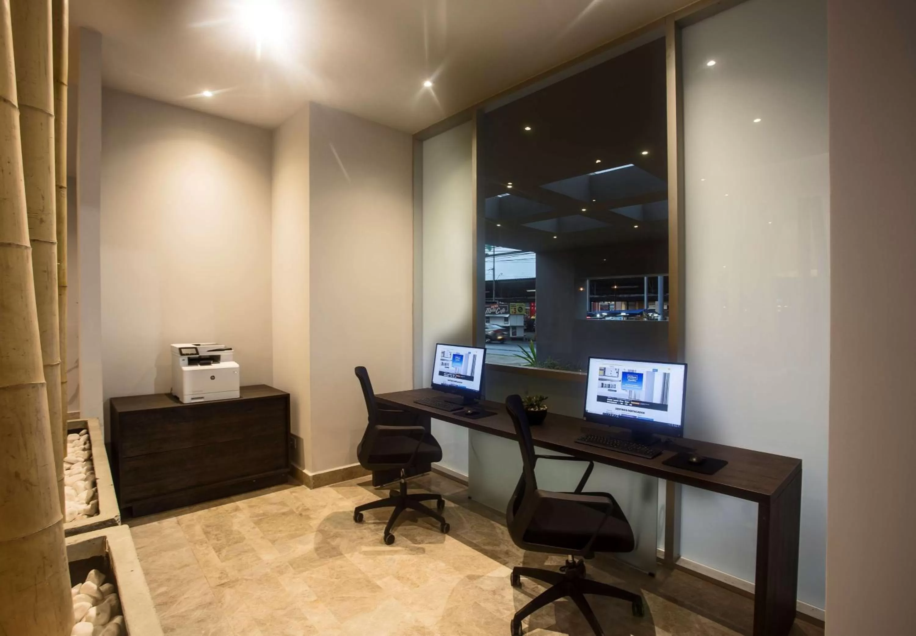 Business facilities in Hampton by Hilton David, Panamá