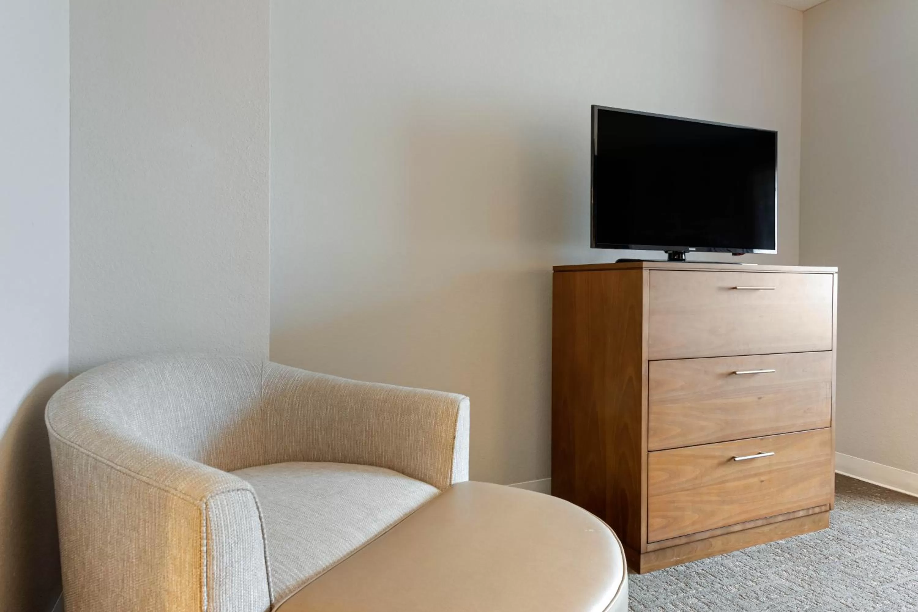 TV and multimedia in Staybridge Suites Orlando Royale Parc Suites by IHG
