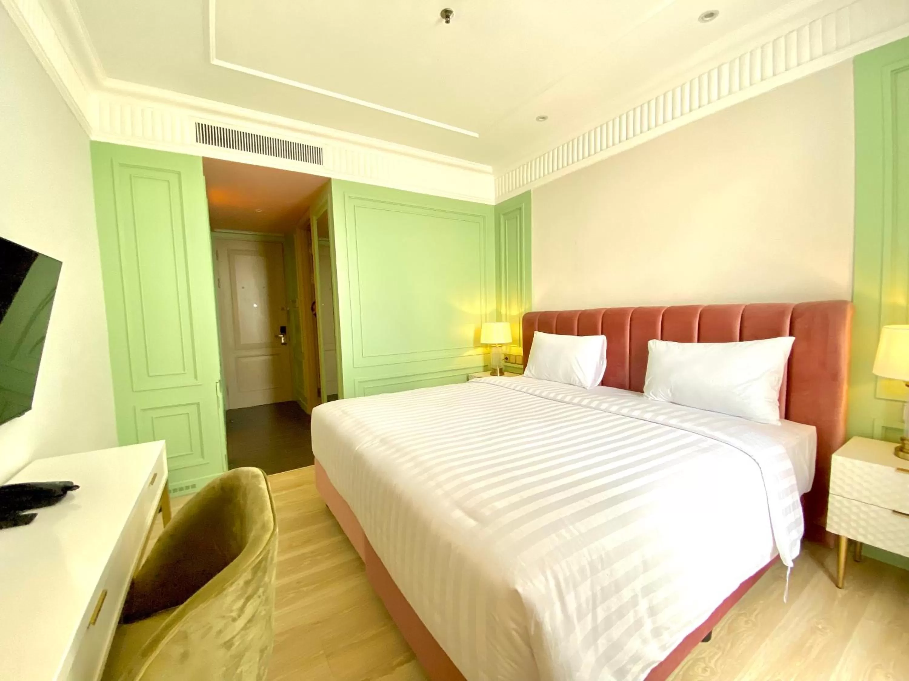 Bed in Maia Hotel Jakarta
