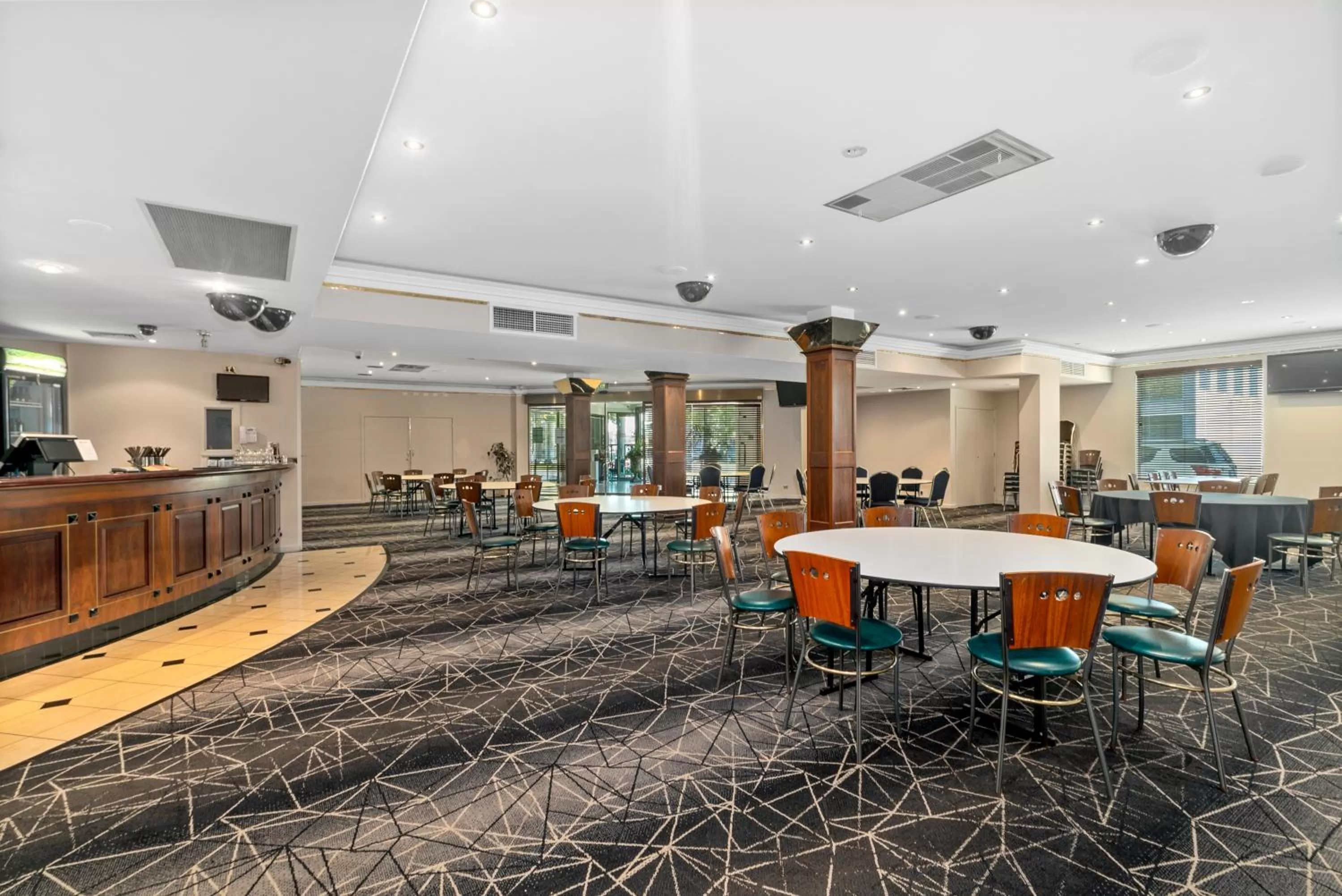 Restaurant/places to eat in Sherbourne Terrace Hotel