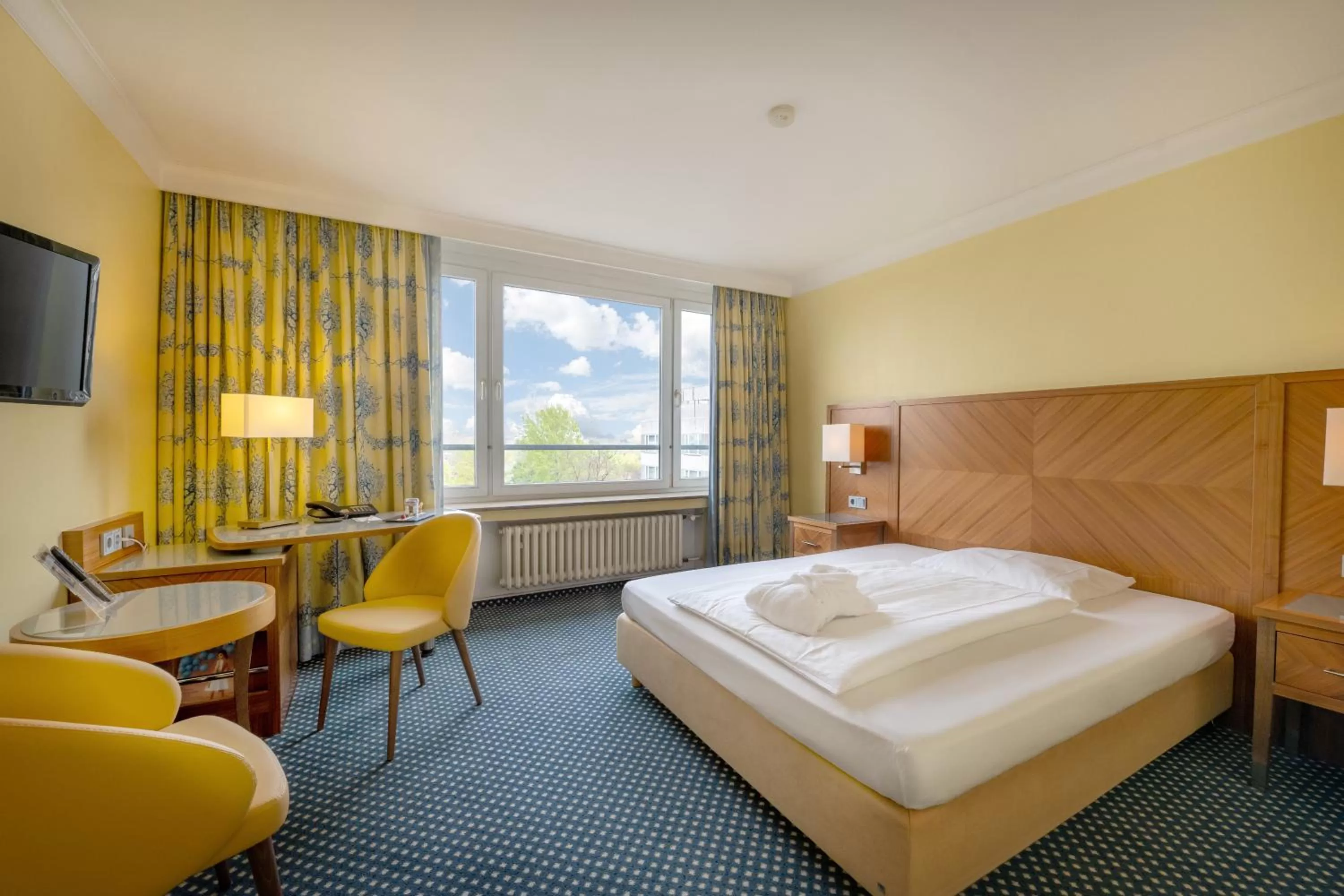 Bed in Hotel Krefelder Hof