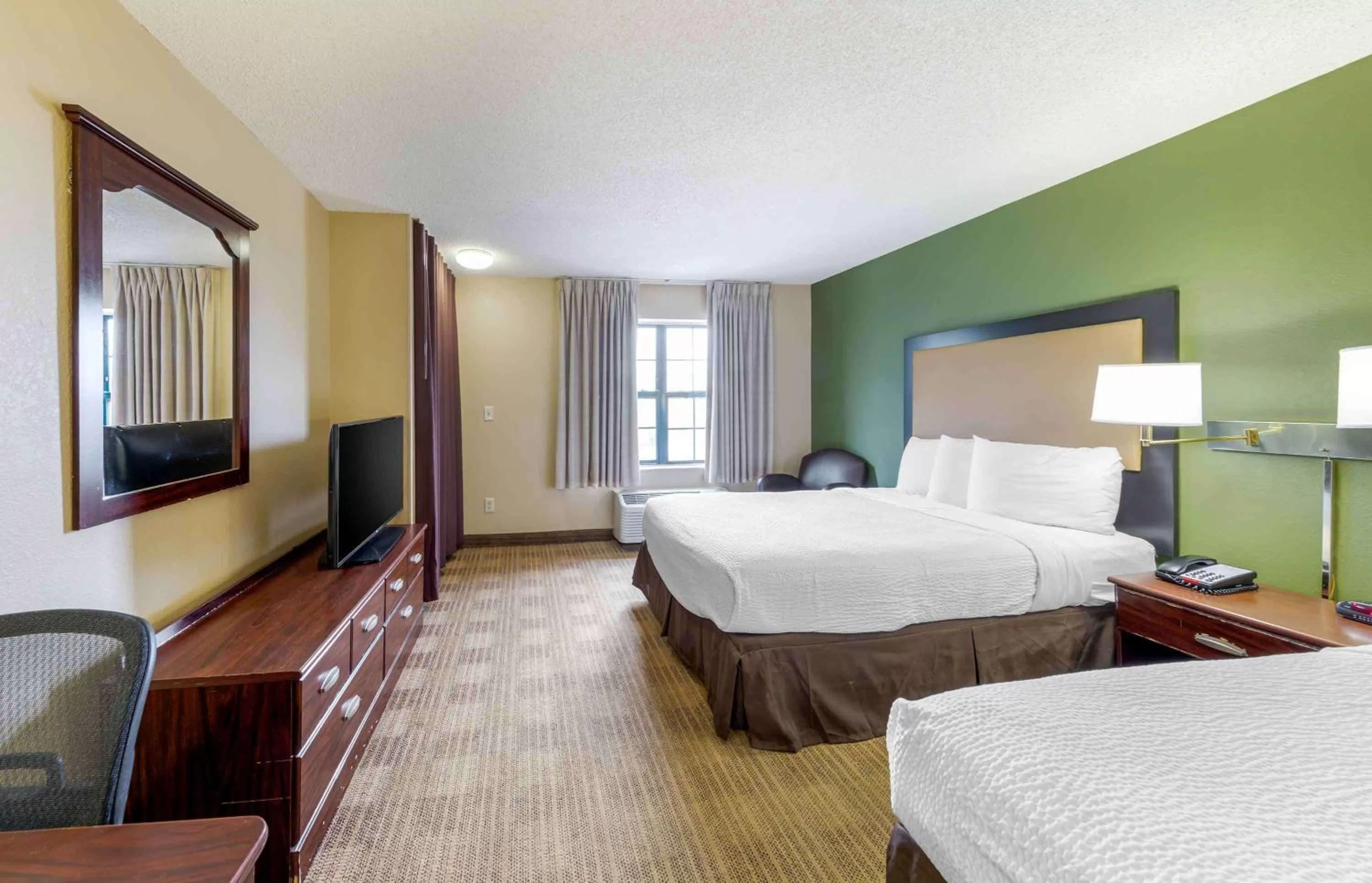 Bedroom, Bed in Extended Stay America Suites - Orange County - Huntington Beach
