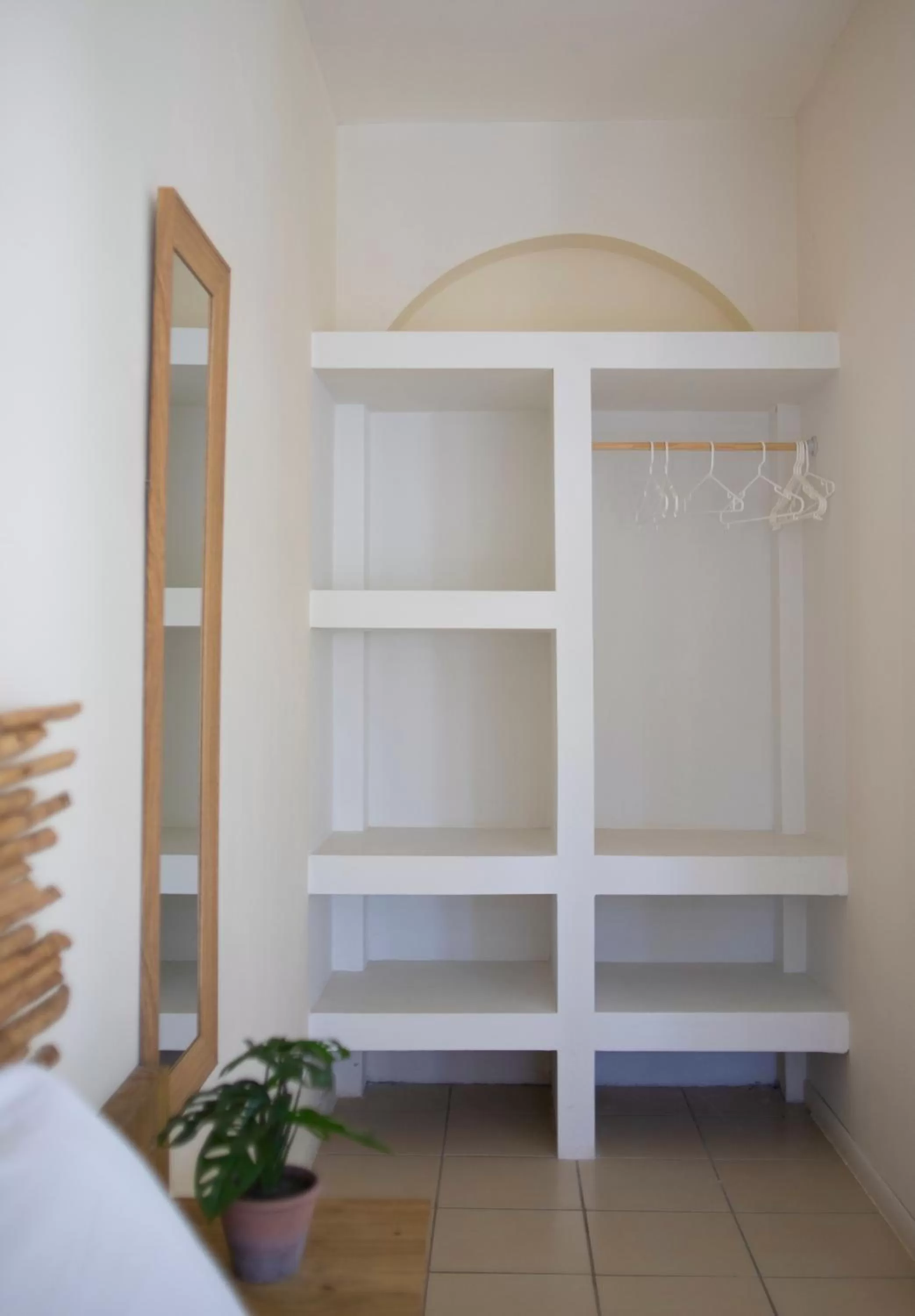 wardrobe in Zulu Surf Hotel Tamarindo