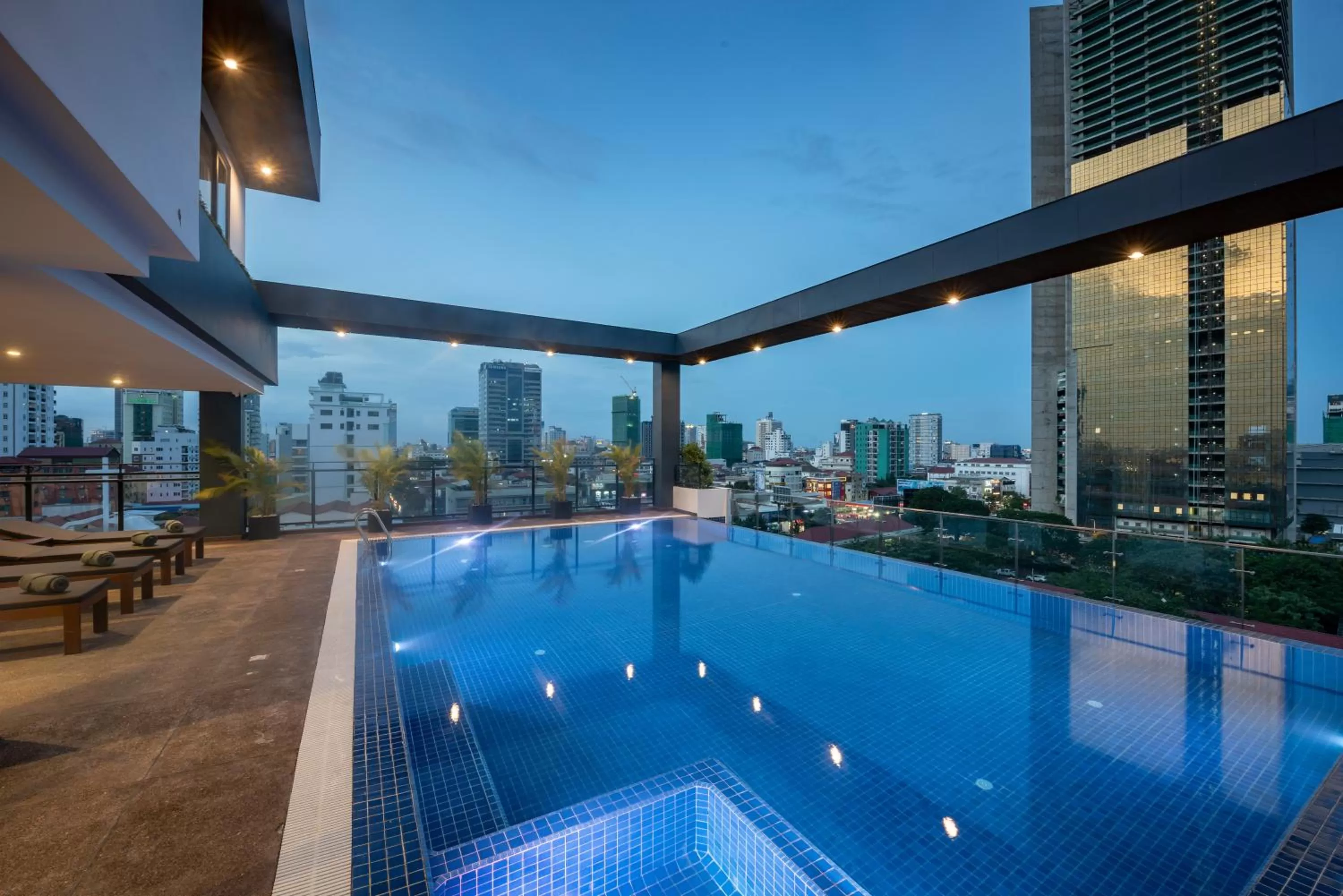 Swimming pool in Residence 105 Hotel and Apartment