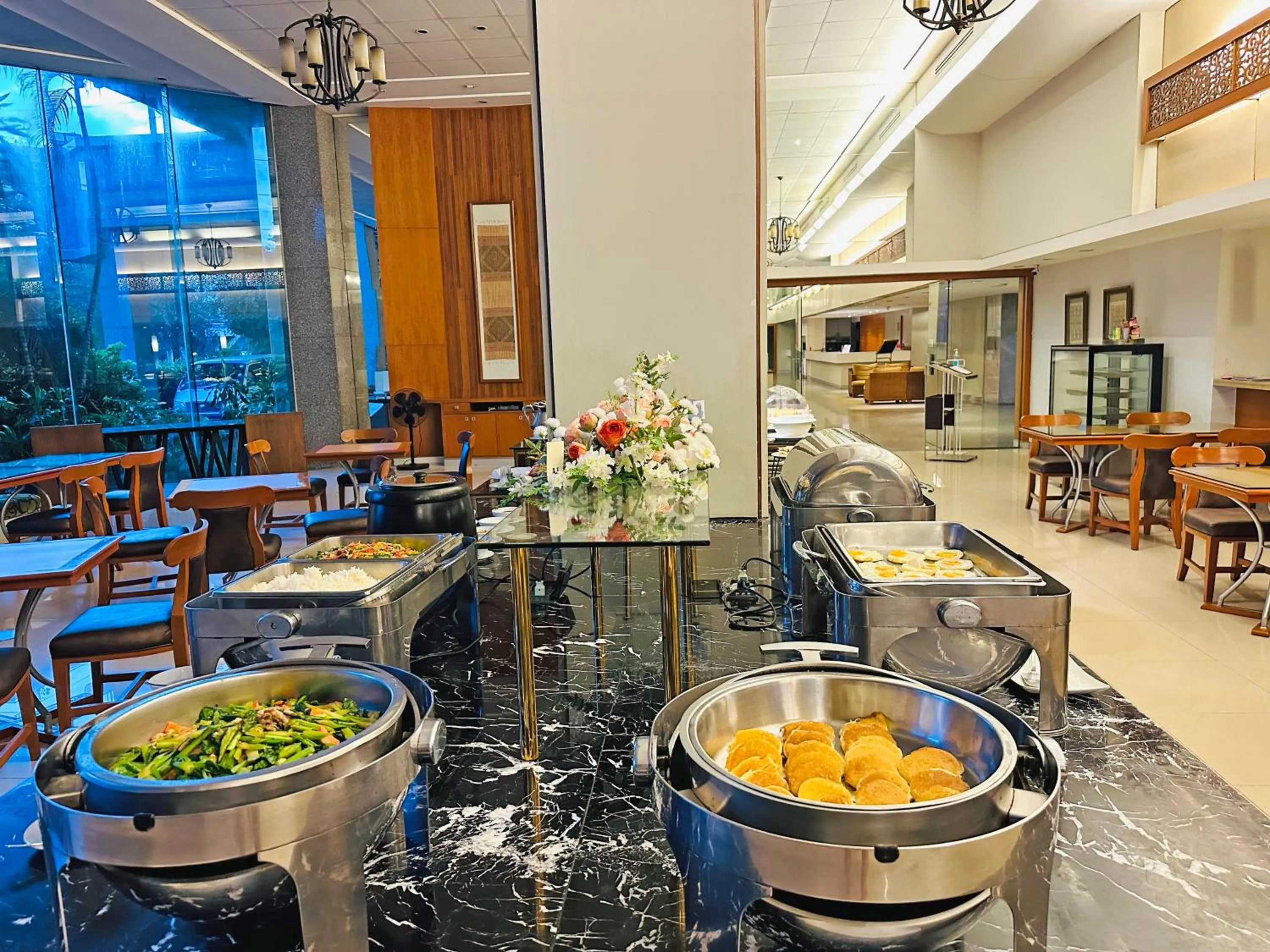 Restaurant/places to eat in Lanna Palace 2004