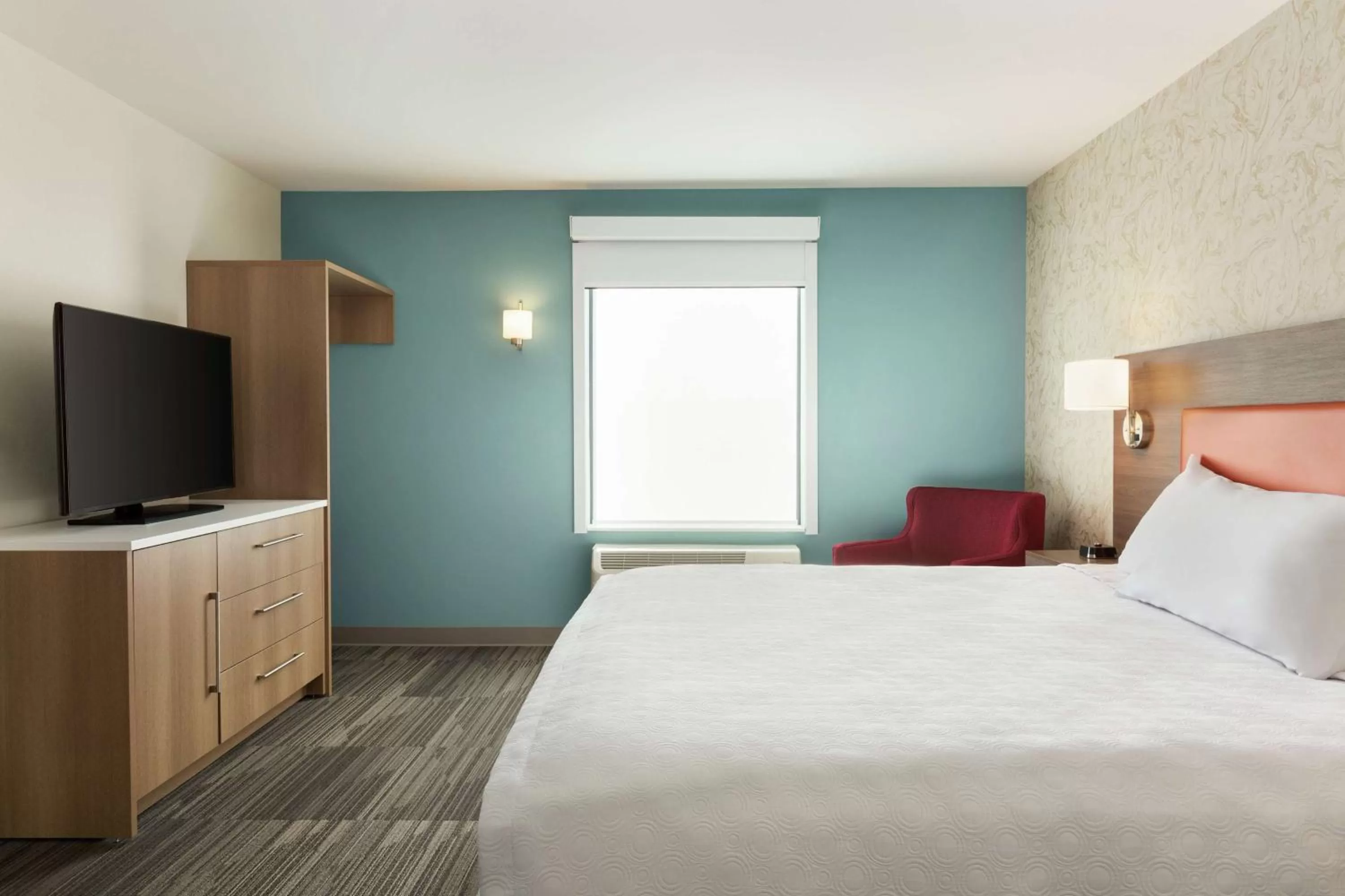 Bedroom, Bed in Home2 Suites By Hilton Portland Airport