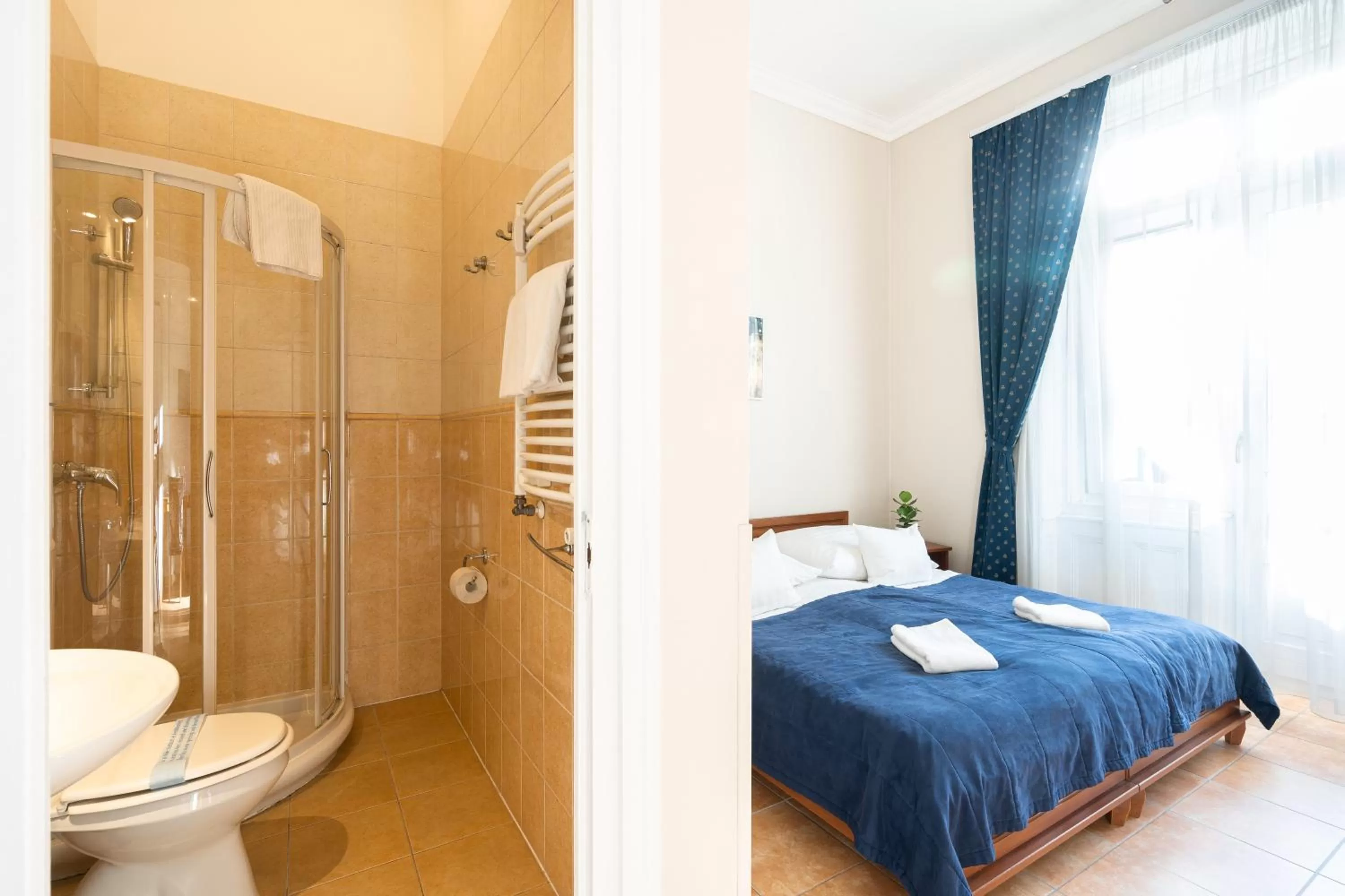 Shower, Bed in Budapest Panorama Central