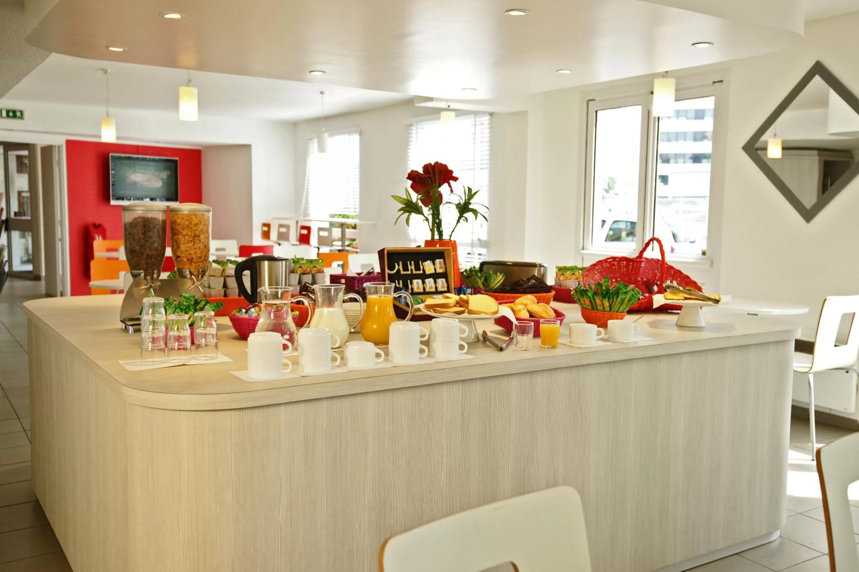 Restaurant/places to eat in Première Classe Rosny Sous Bois