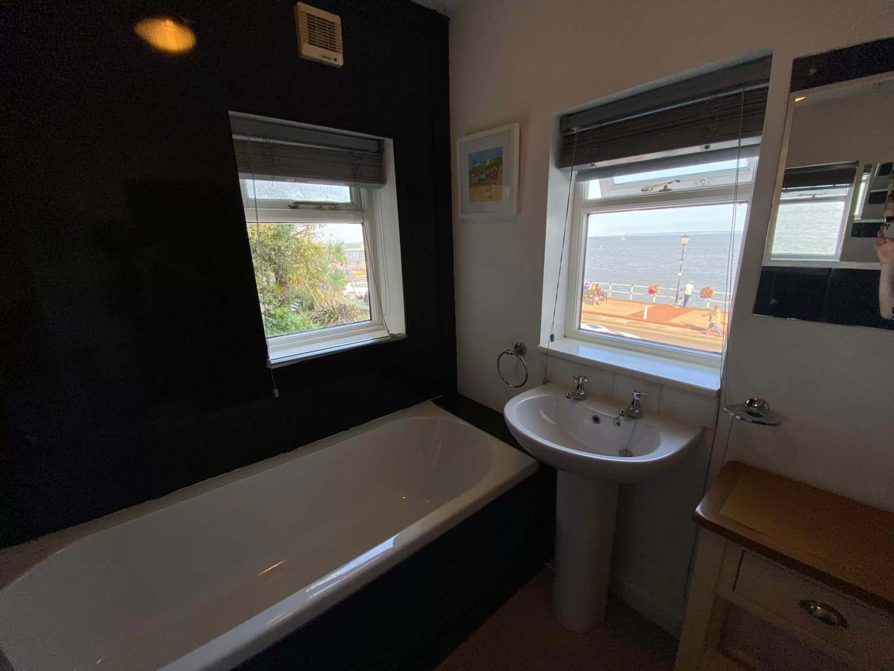 Bathroom in Pickfords Hotel