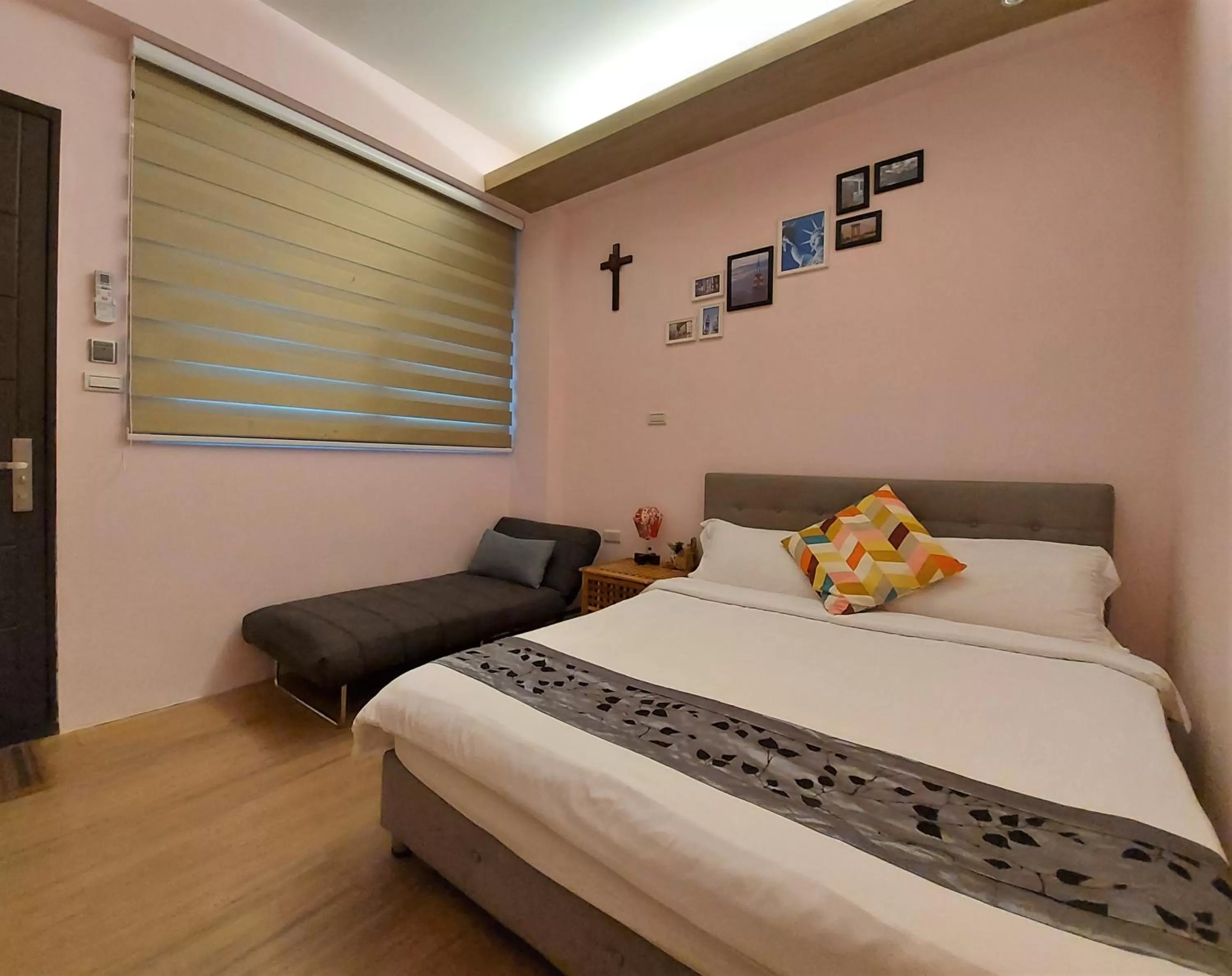 Photo of the whole room, Bed in Dosun B&B