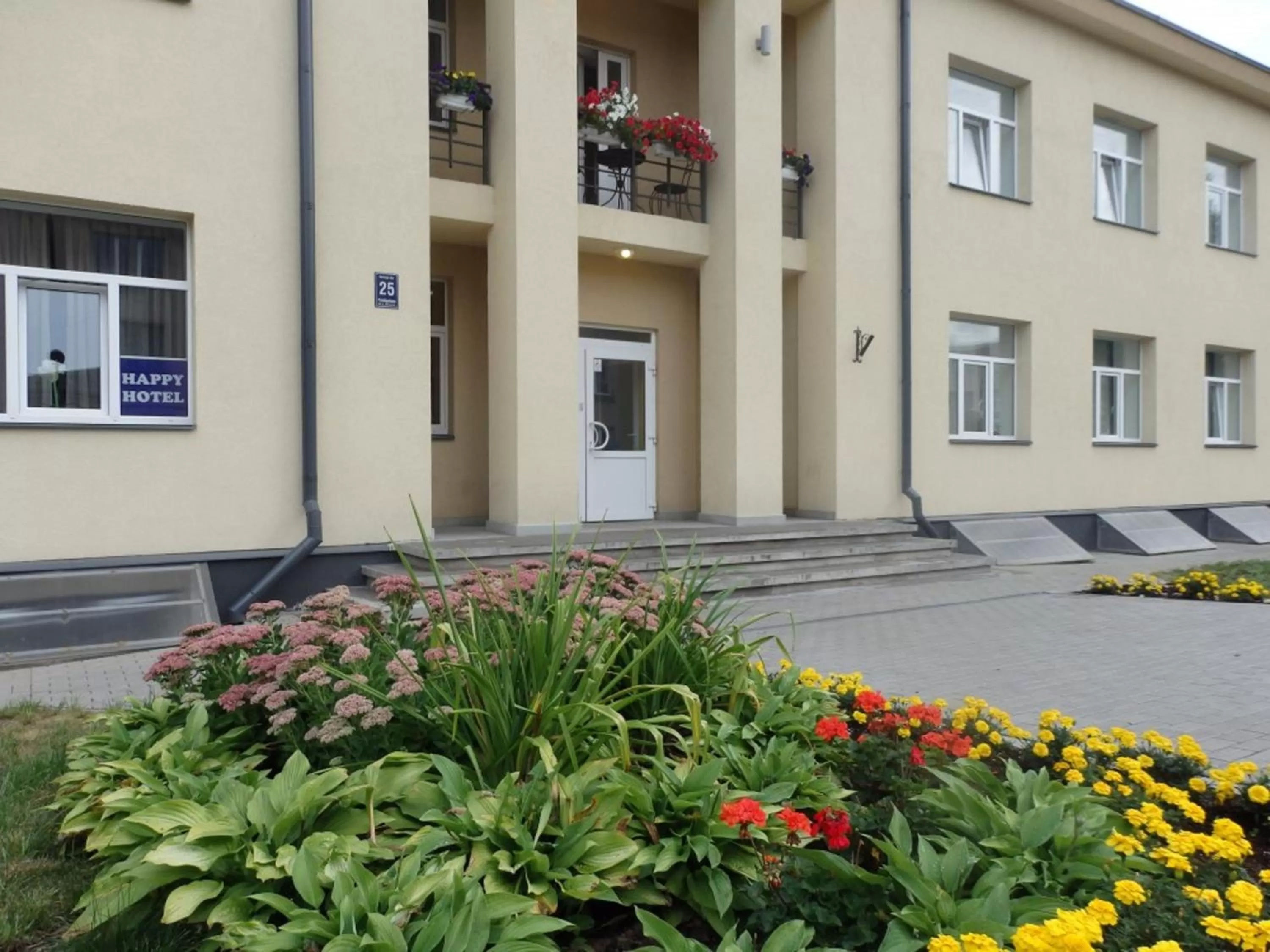 Facade/entrance in Happy Hotel