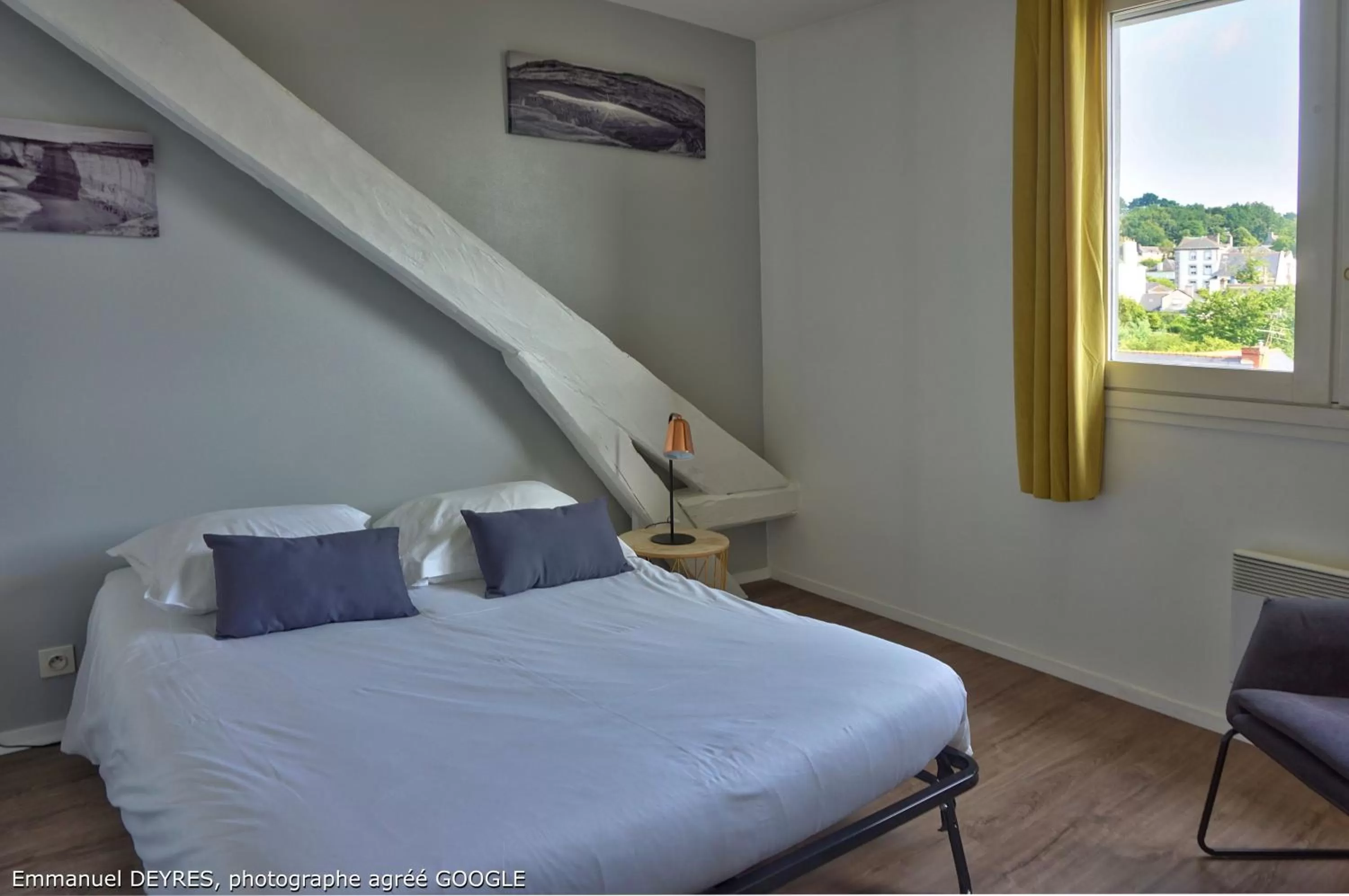 Bed in Hôtel de Bretagne