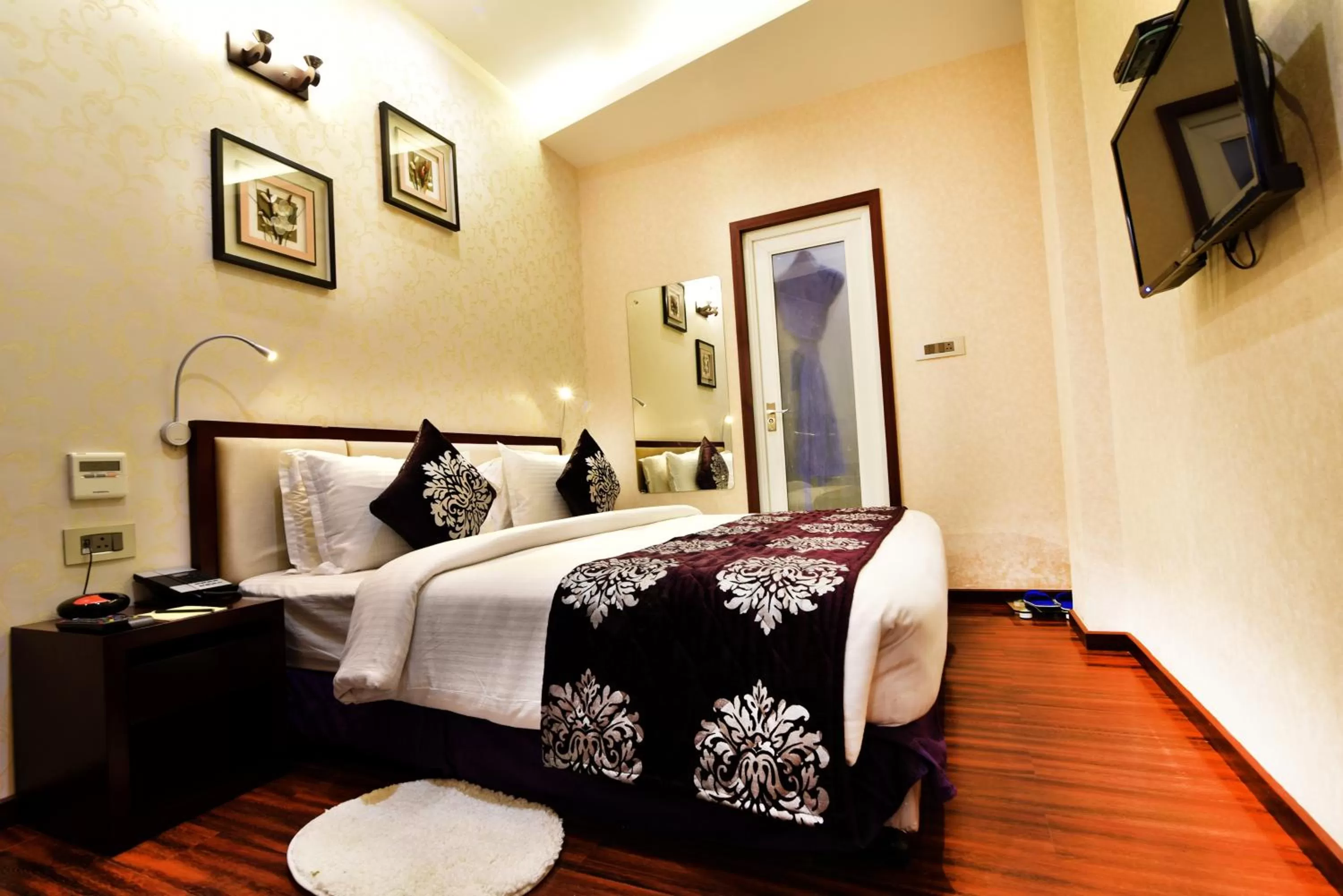 Photo of the whole room, Bed in Hotel Kama International