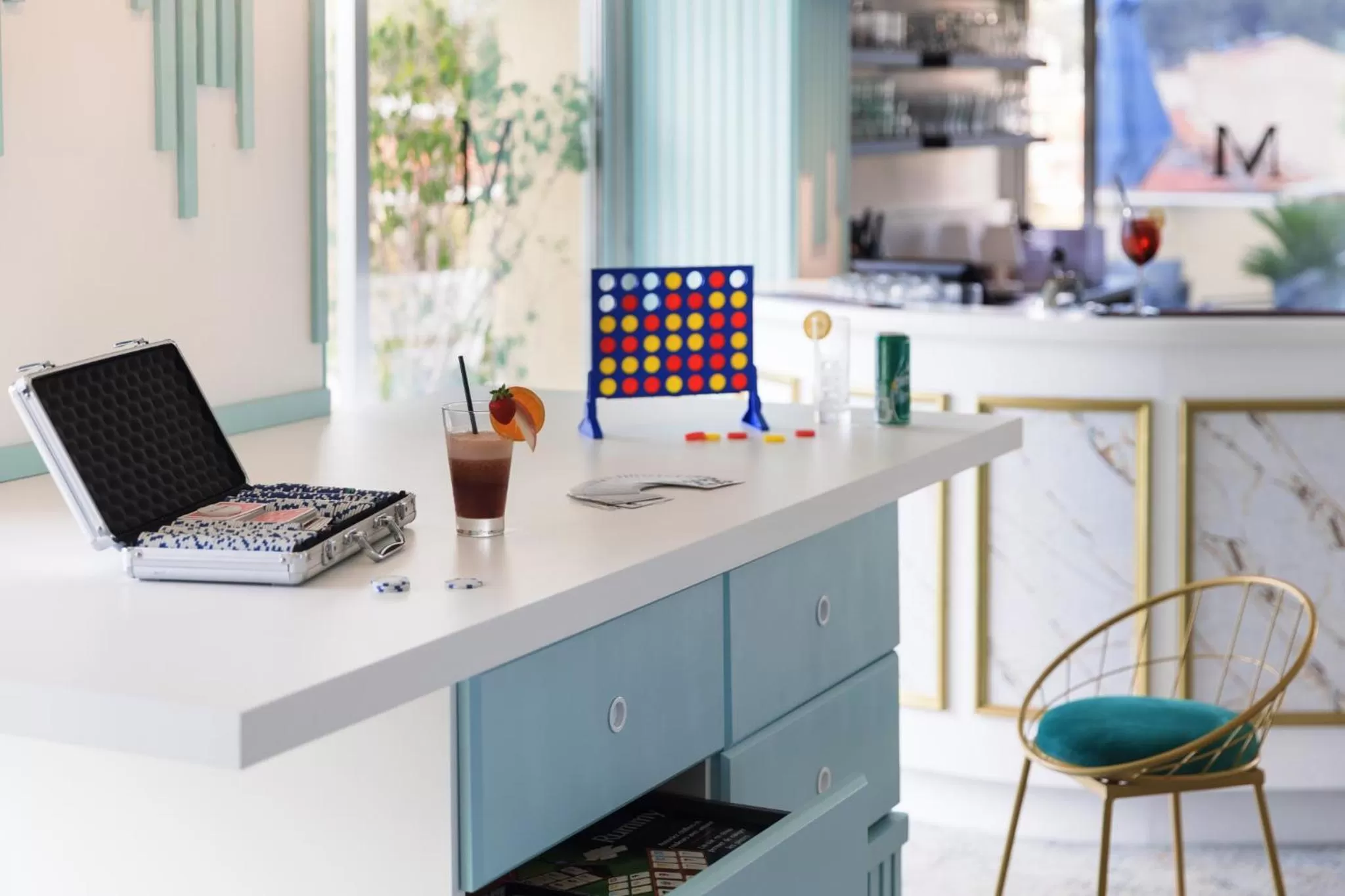 Lounge or bar in Best Western Hotel Mediterranee Menton