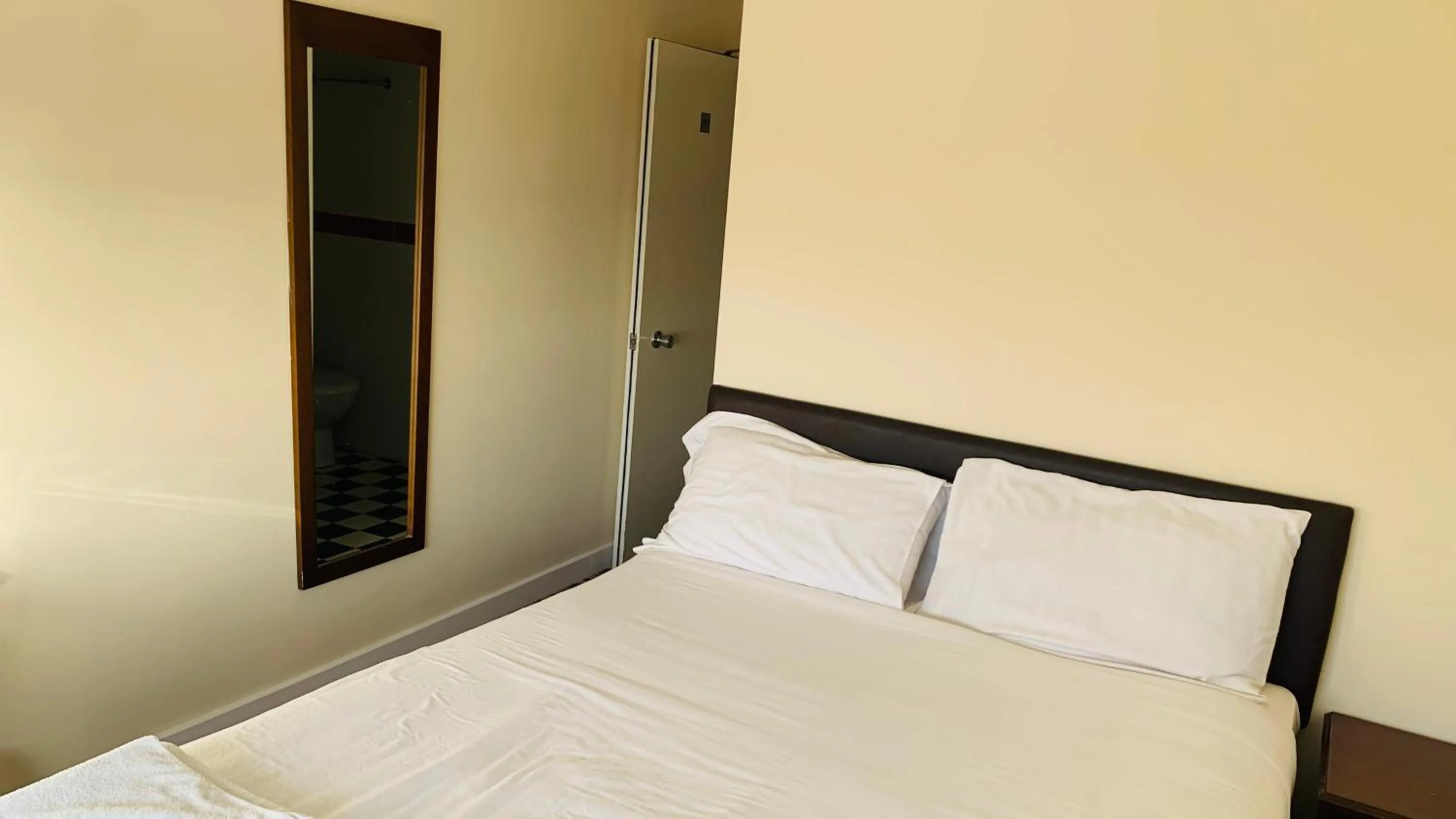 Bed in Sunny Days Hotel