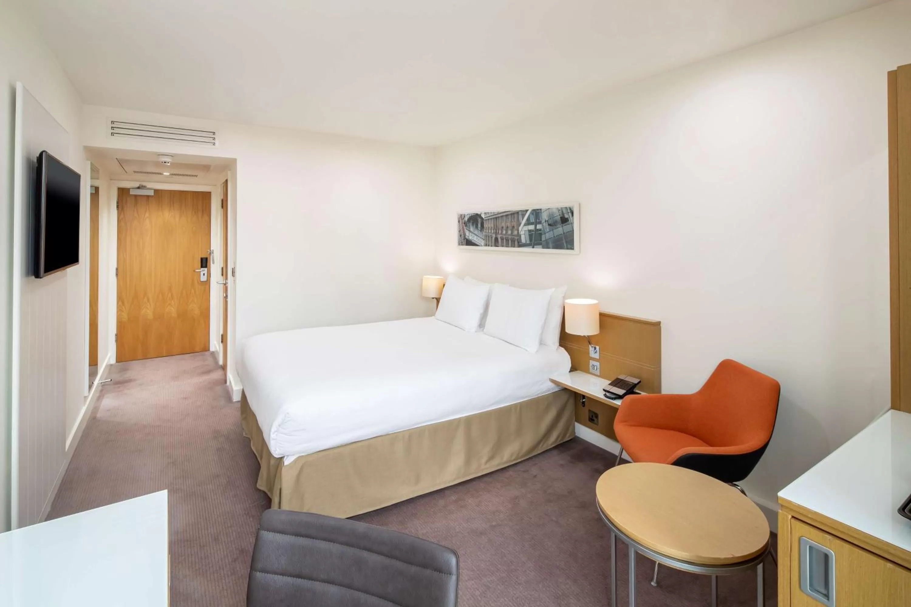 Queen Guest Room in DoubleTree by Hilton Manchester Piccadilly