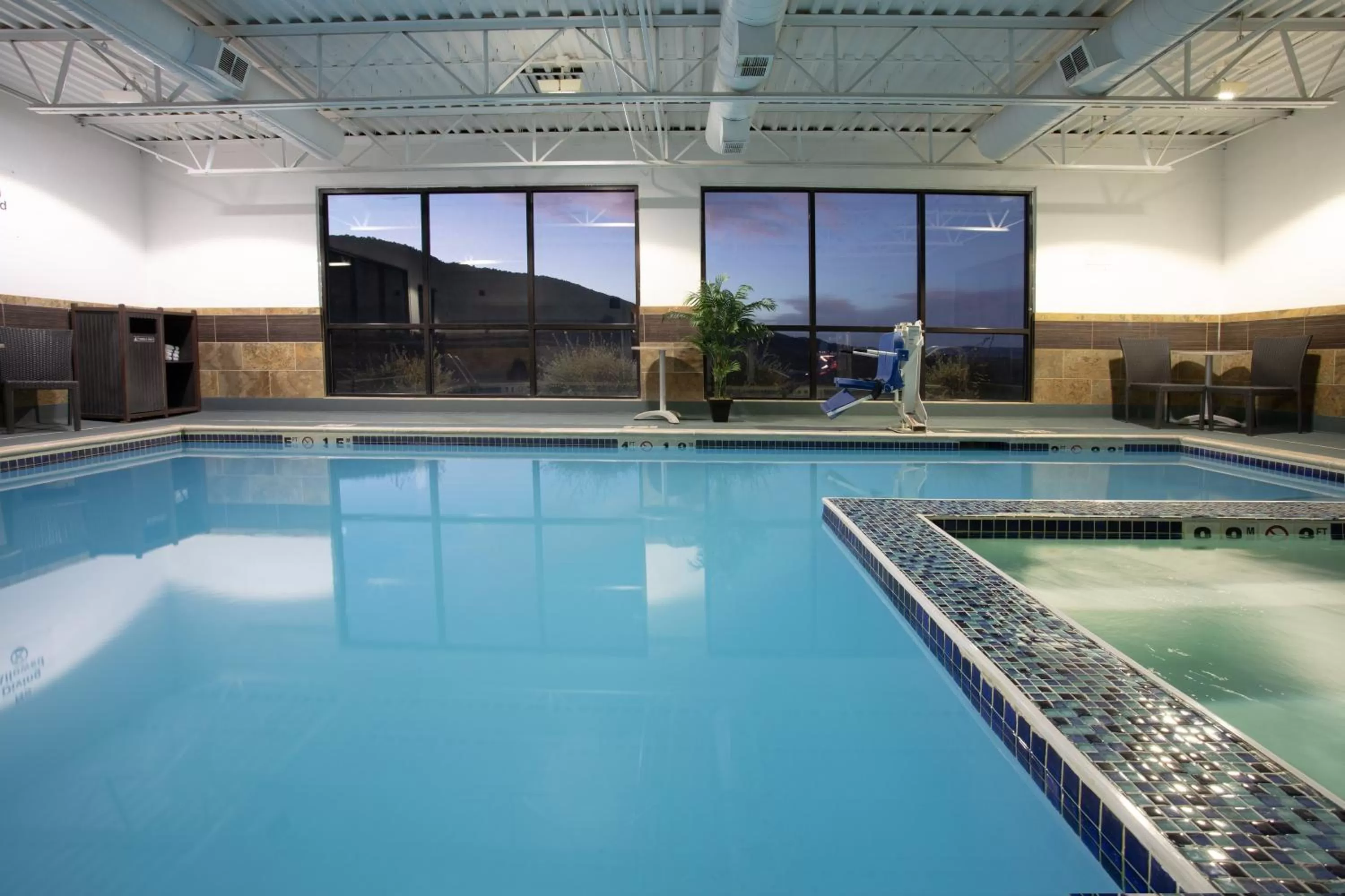 Swimming pool in Holiday Inn Express Hotel & Suites Littleton by IHG