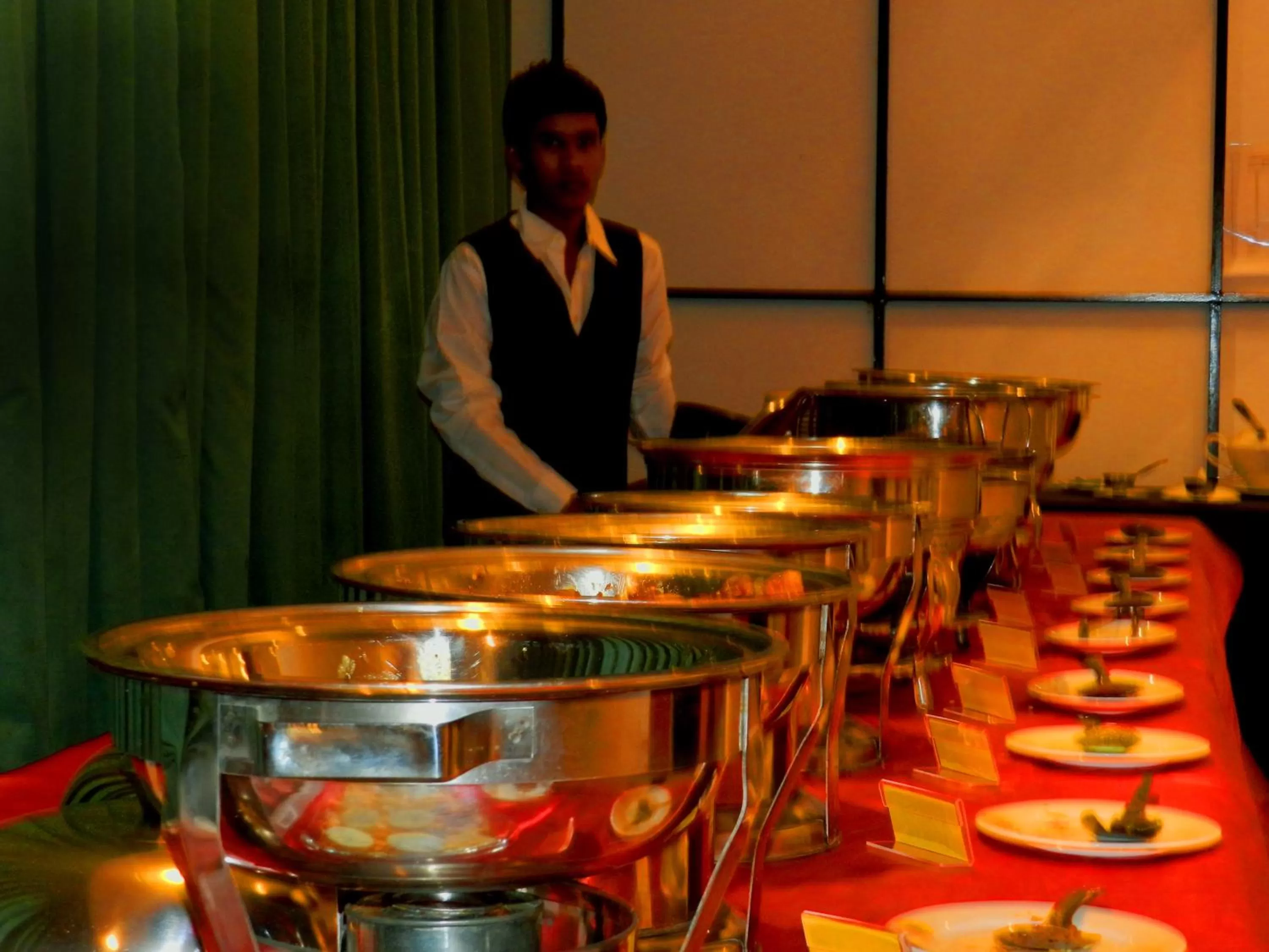 Restaurant/places to eat in Jayasinghe Holiday Resort