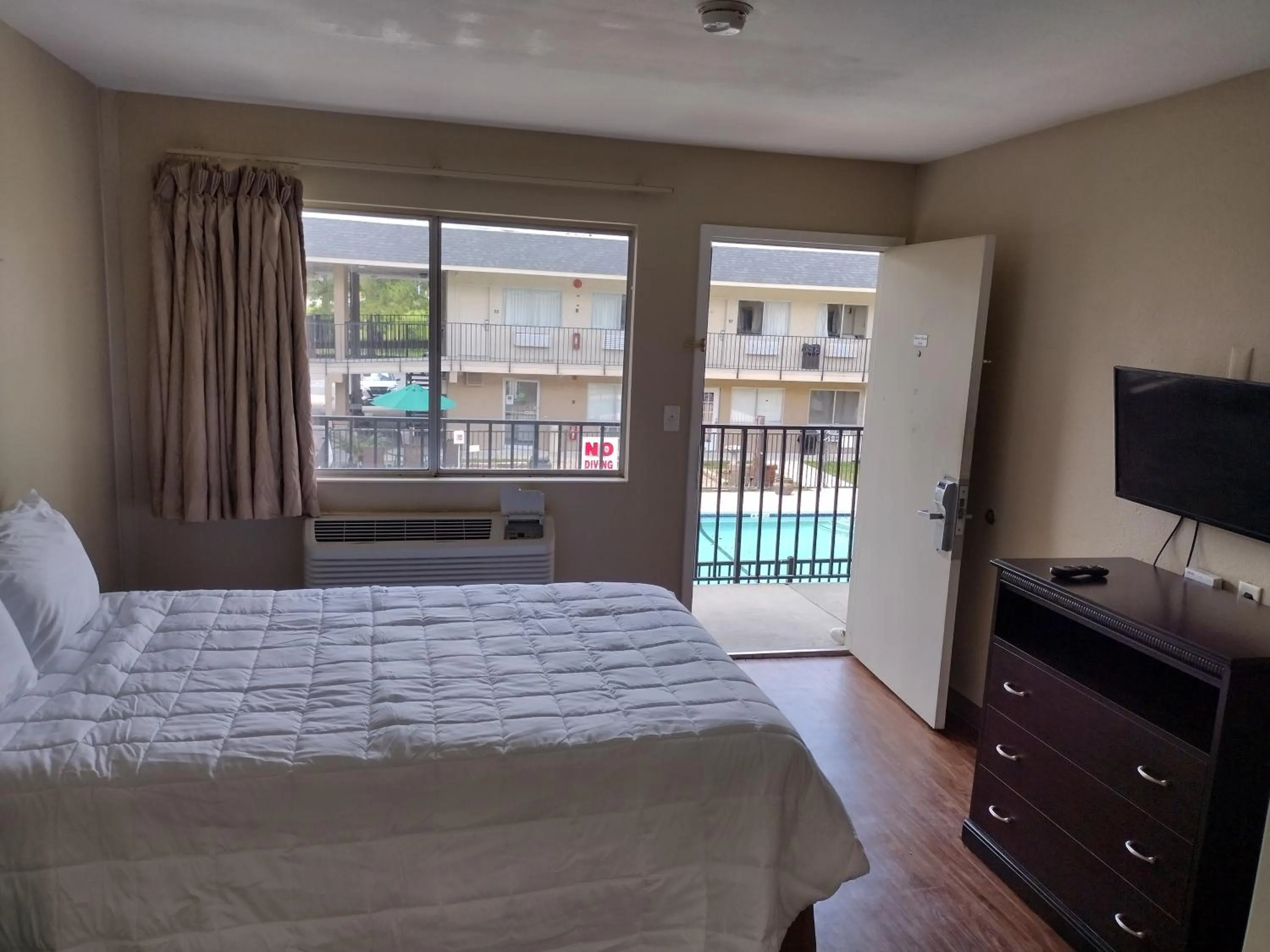 Nearby landmark, Bed in Capital O Hotel Richmond Hill/Savannah area I-95