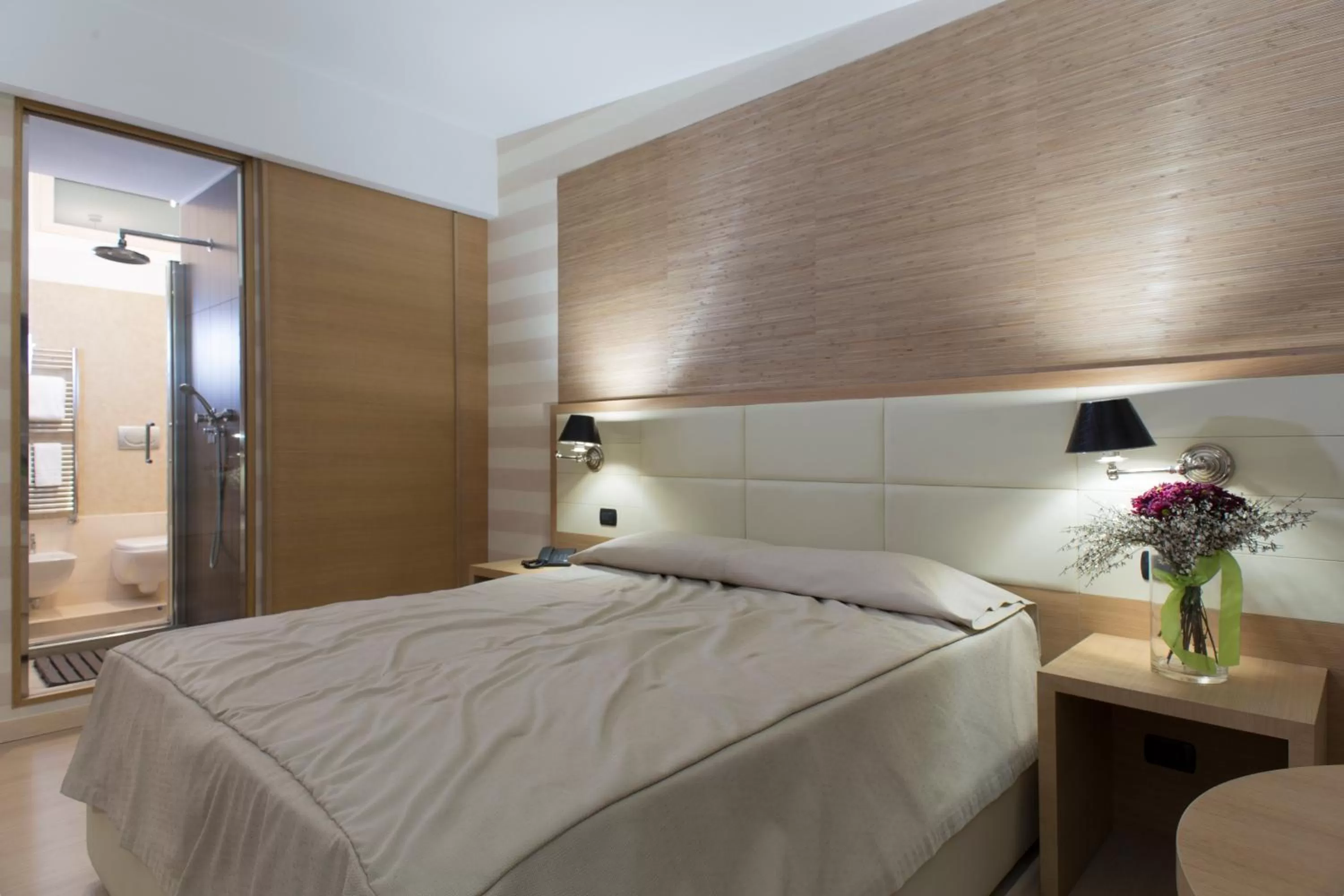 Bathroom, Bed in Hotel Pineta Wellness & Spa