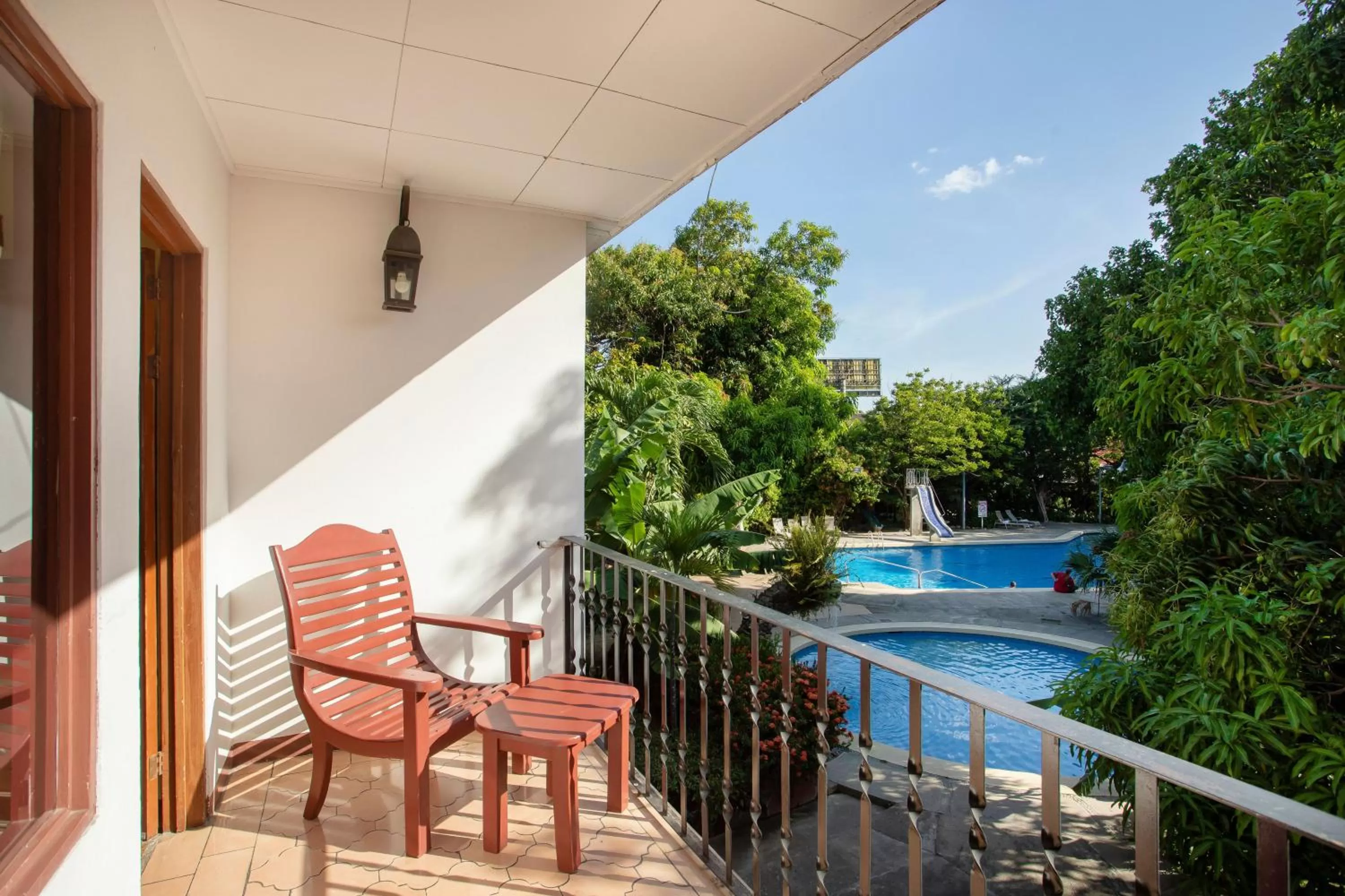 Swimming pool in Hotel Boyeros