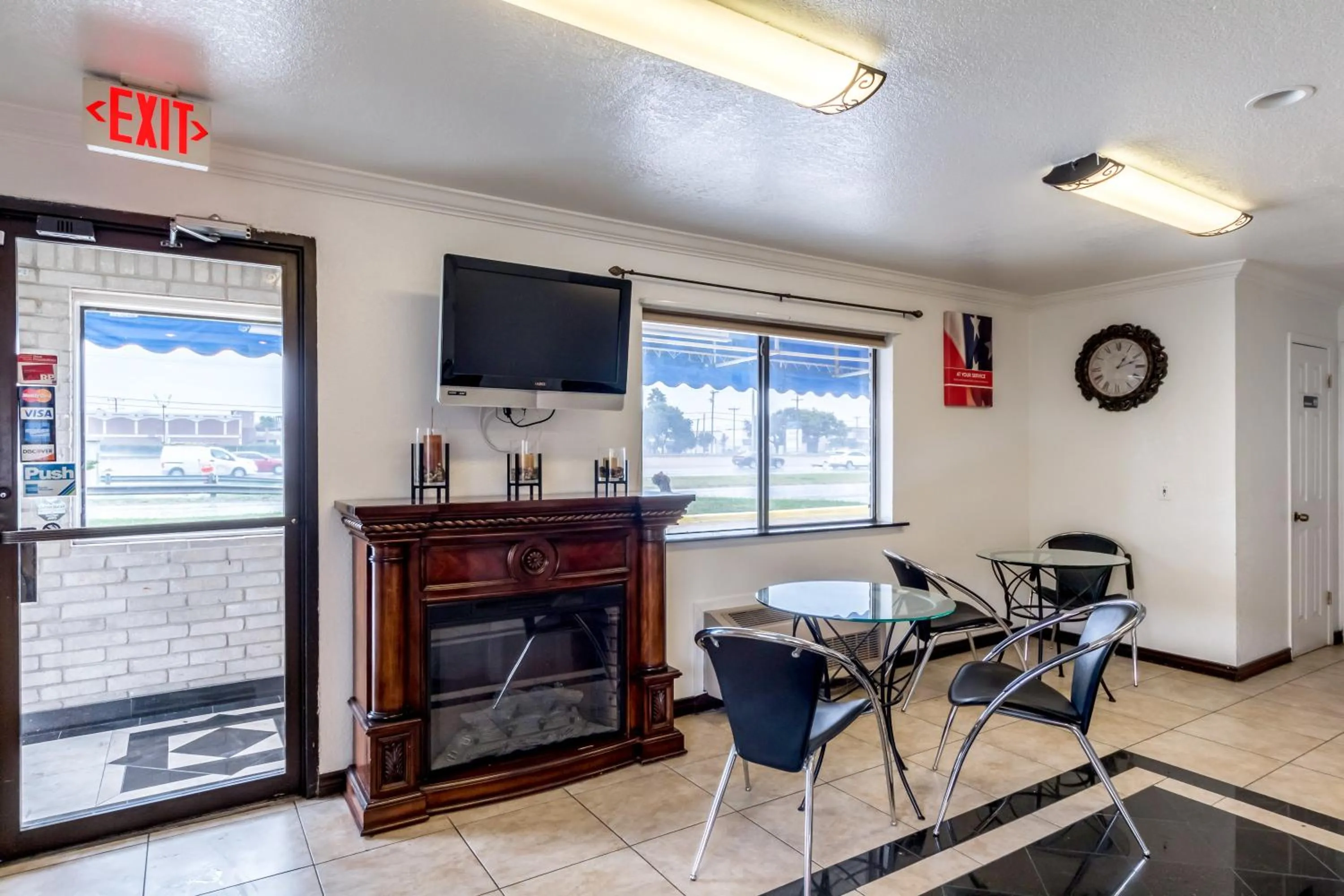 Lobby or reception in Motel 6 San Antonio, TX - Frost Bank Center