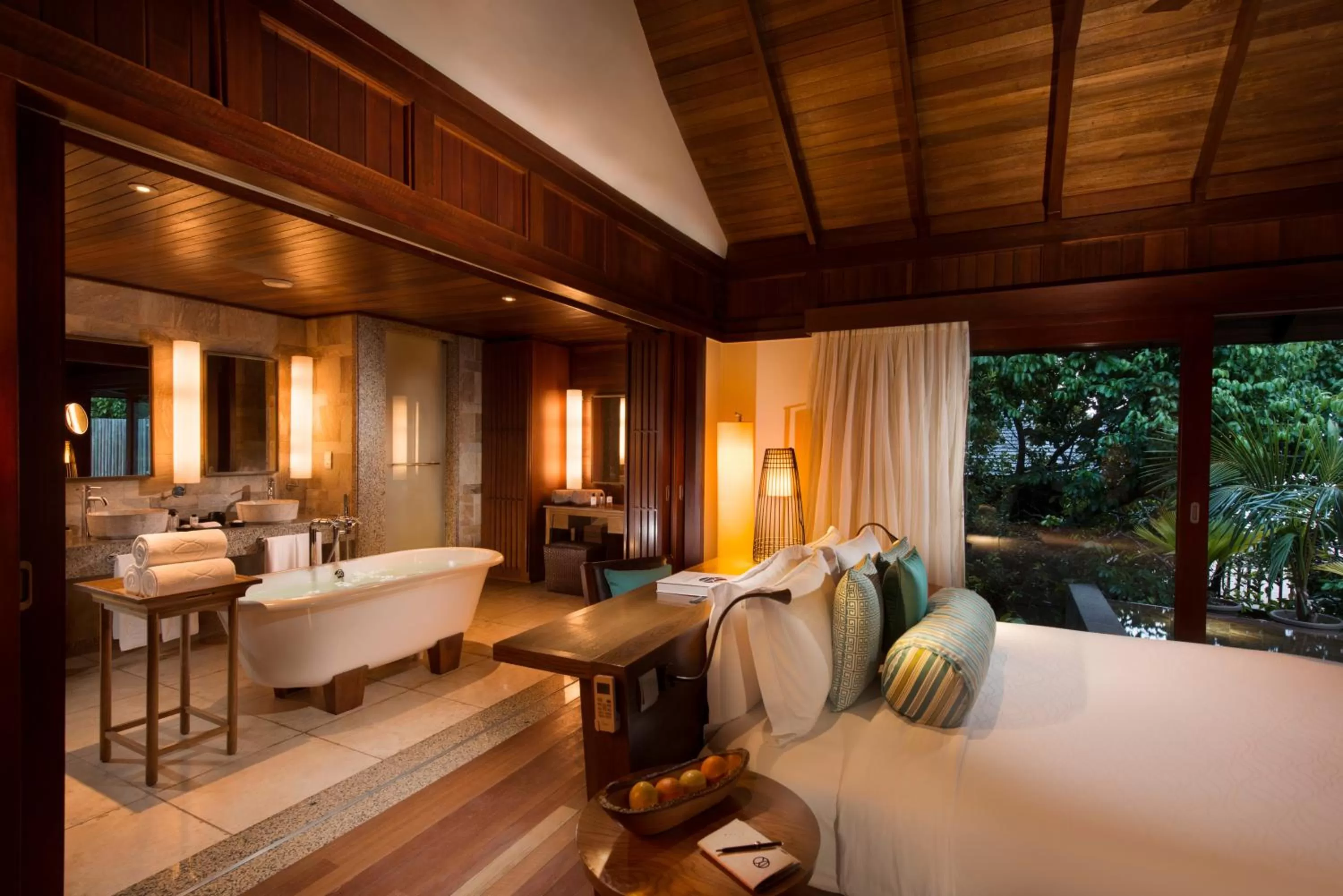 Toilet, Bed in Constance Ephelia