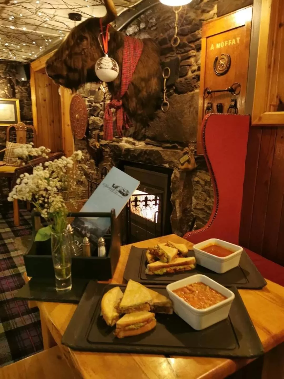 Lounge or bar in Whistlefield Inn