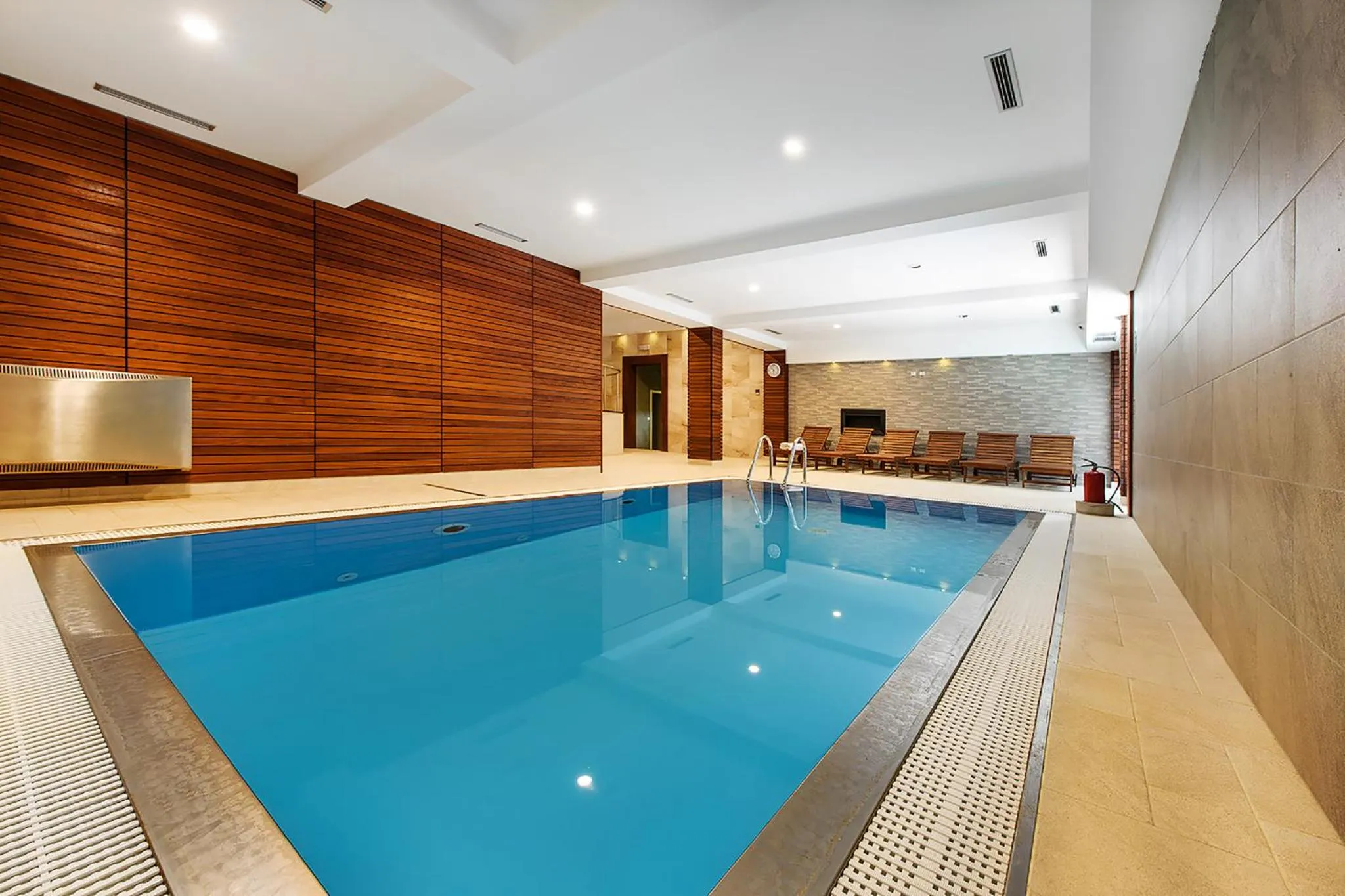 Swimming pool in Hotel Rakovec