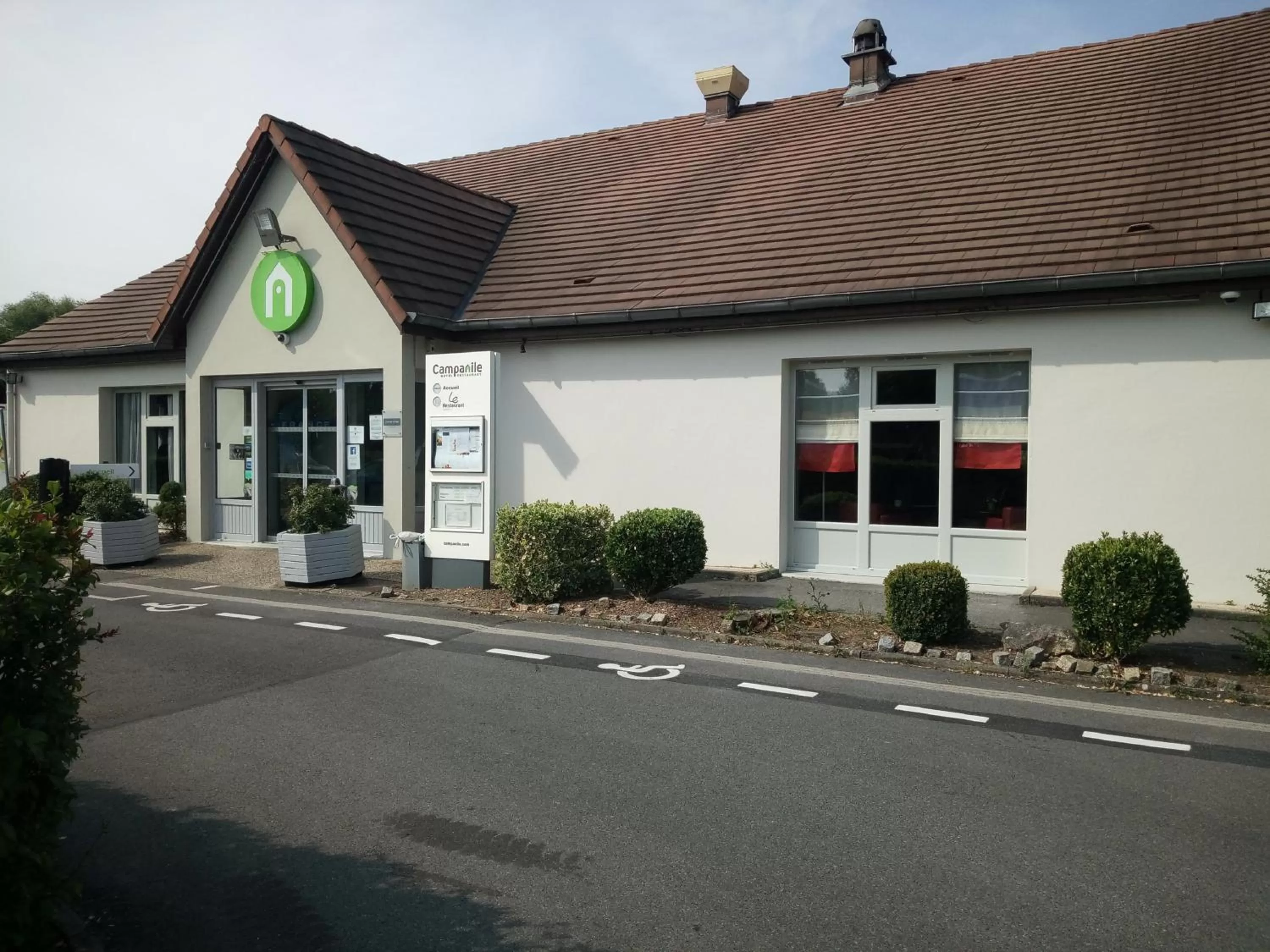 Property building in Campanile Creil - Villers-Saint-Paul