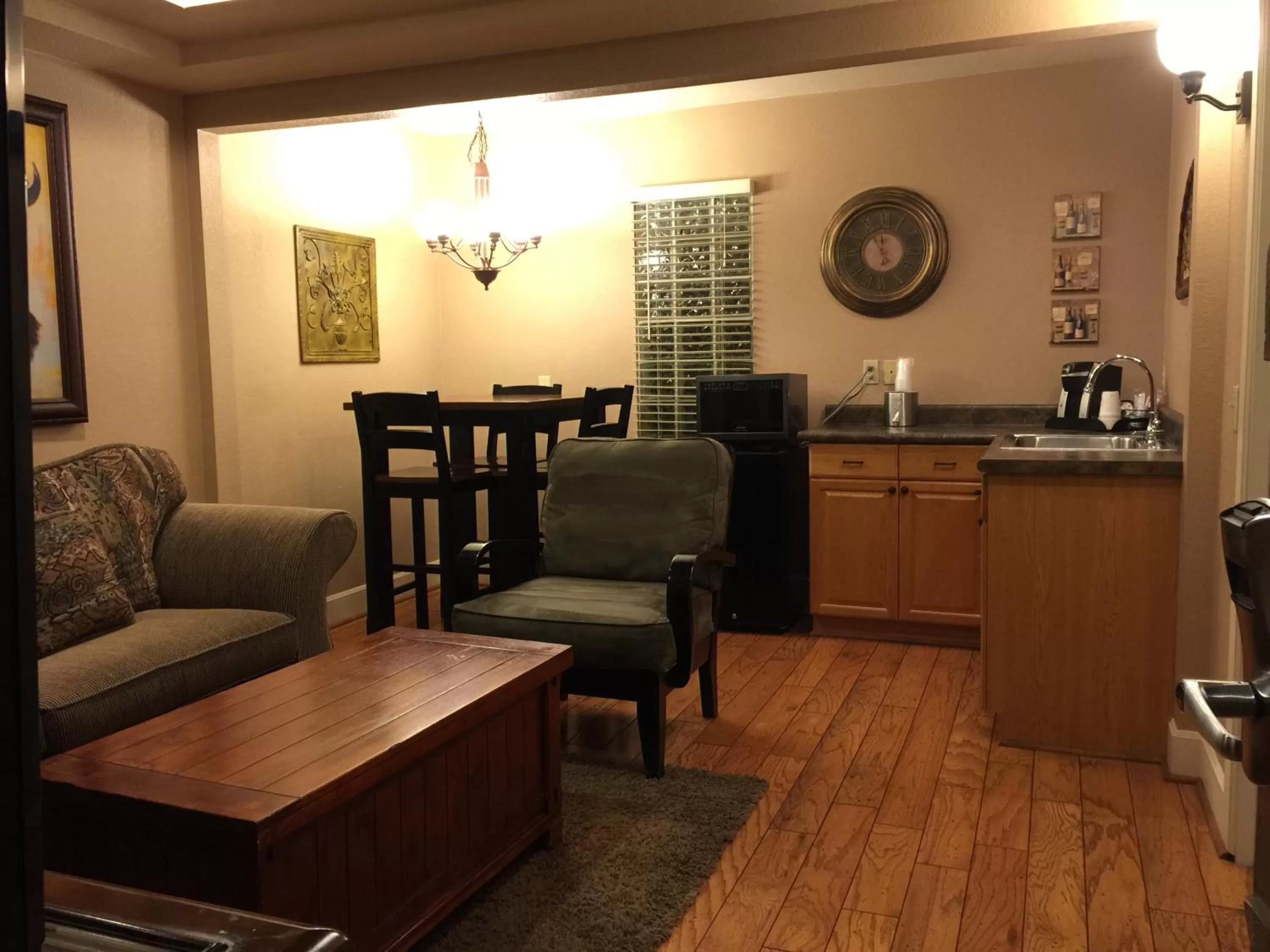 Living room in The Lodge on Route 66